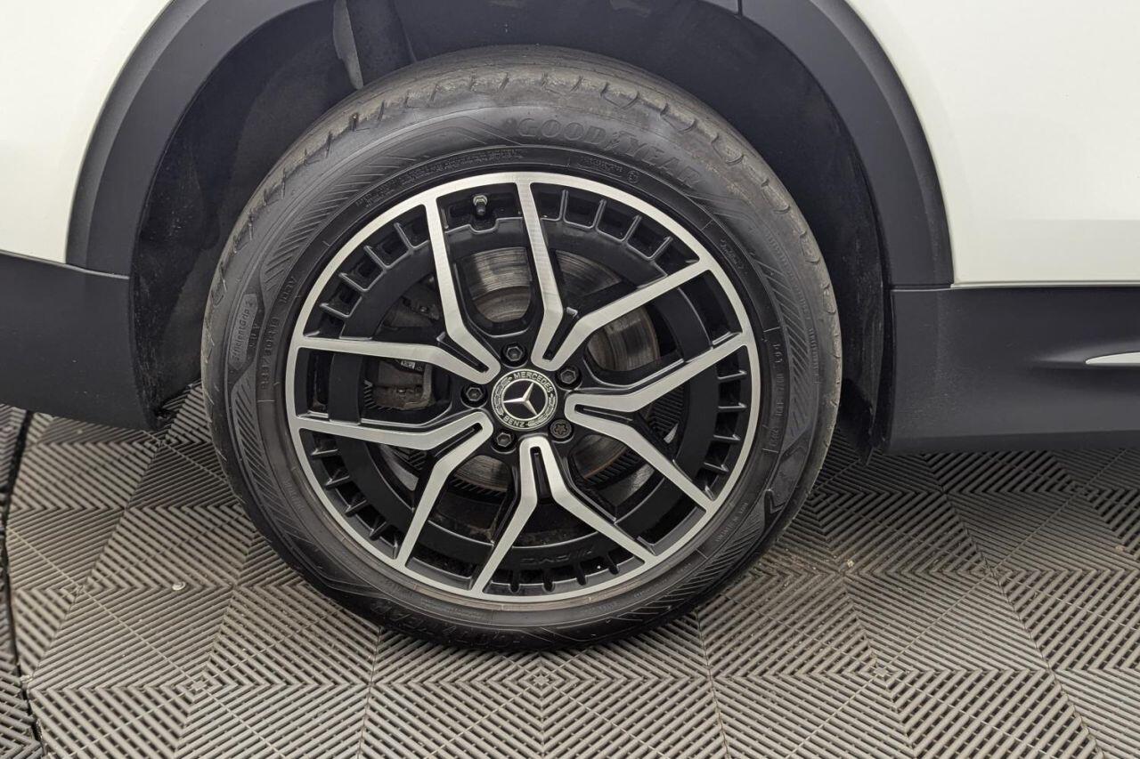 Mercedes-Benz Eqb view 61