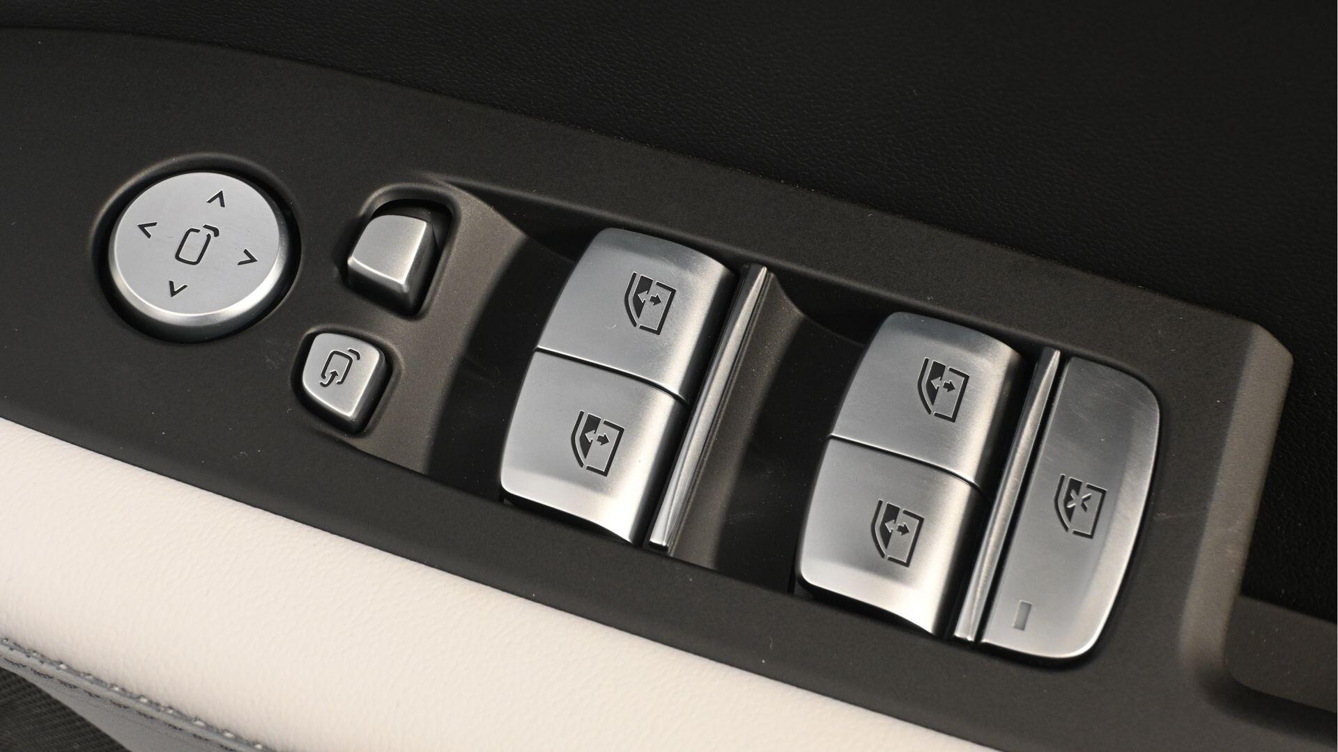 BMW XM view 30
