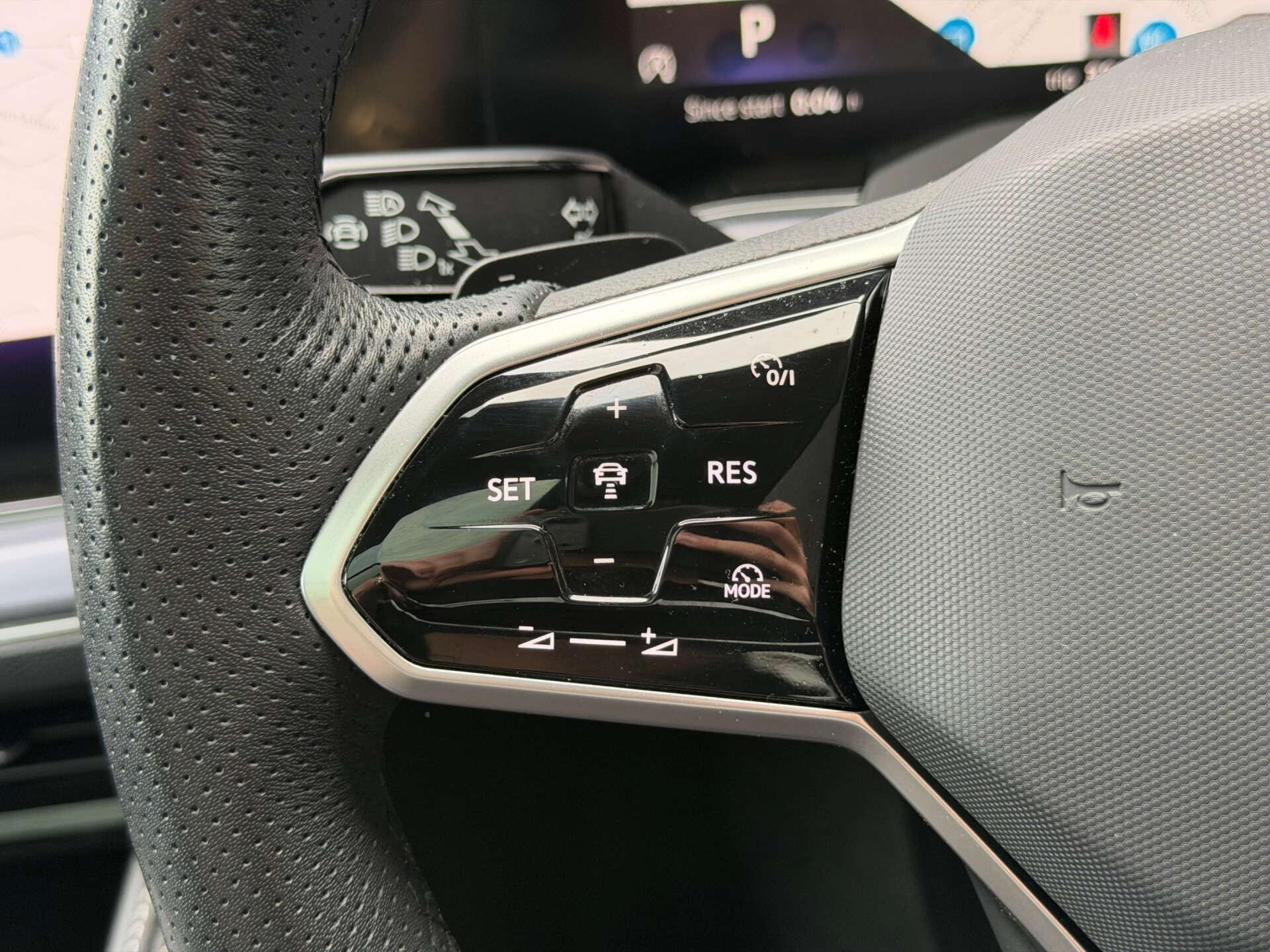 Volkswagen Touareg view 26