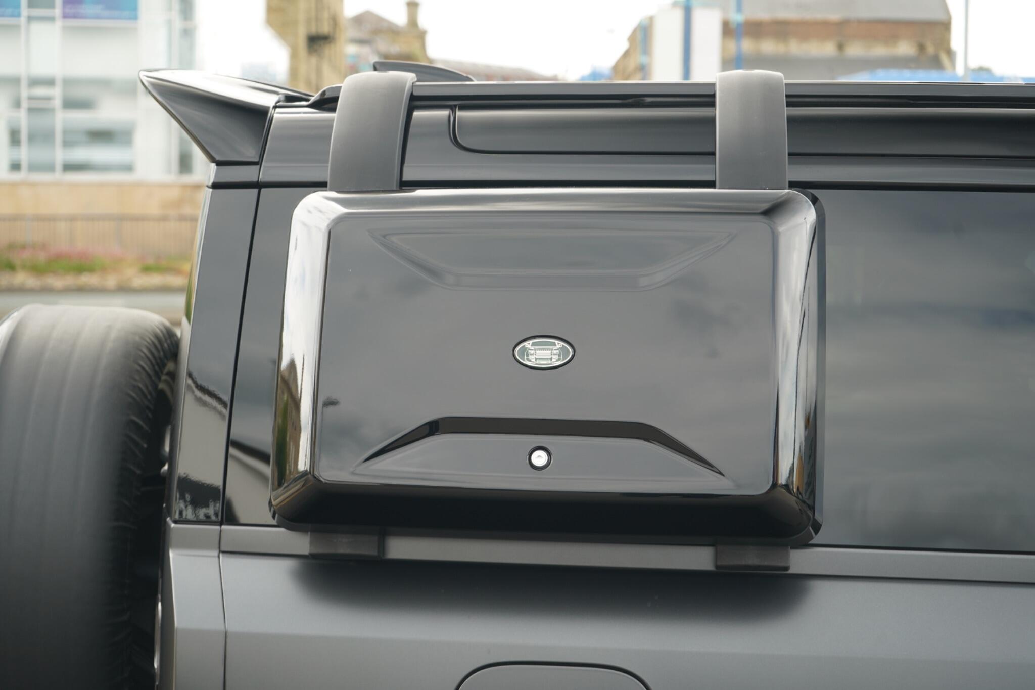 Land Rover Defender 90 view 36