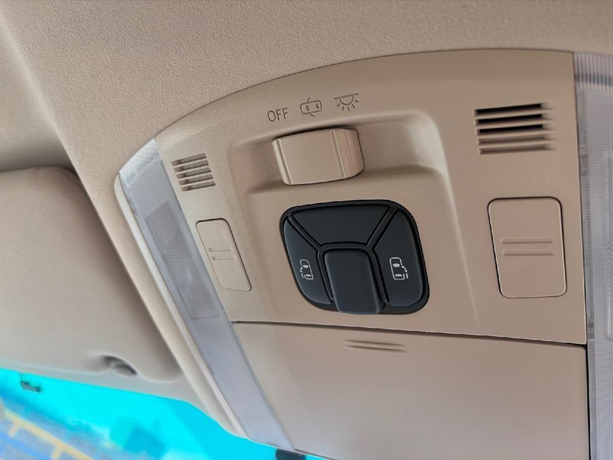 Toyota Vellfire view 18