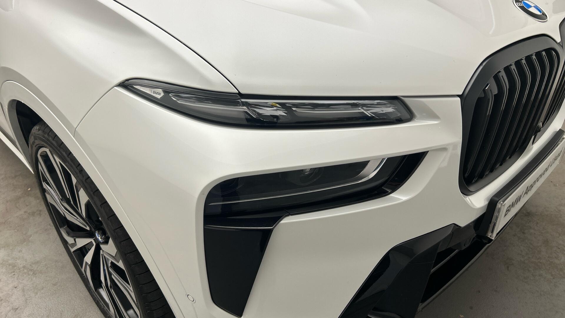 BMW X7 view 23