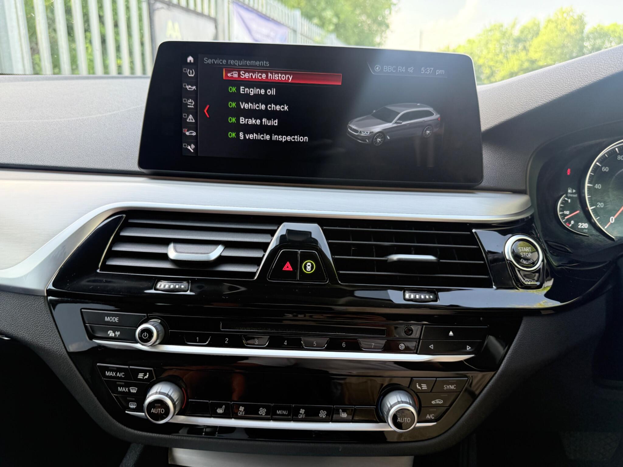 2017 BMW 5 Series image 43