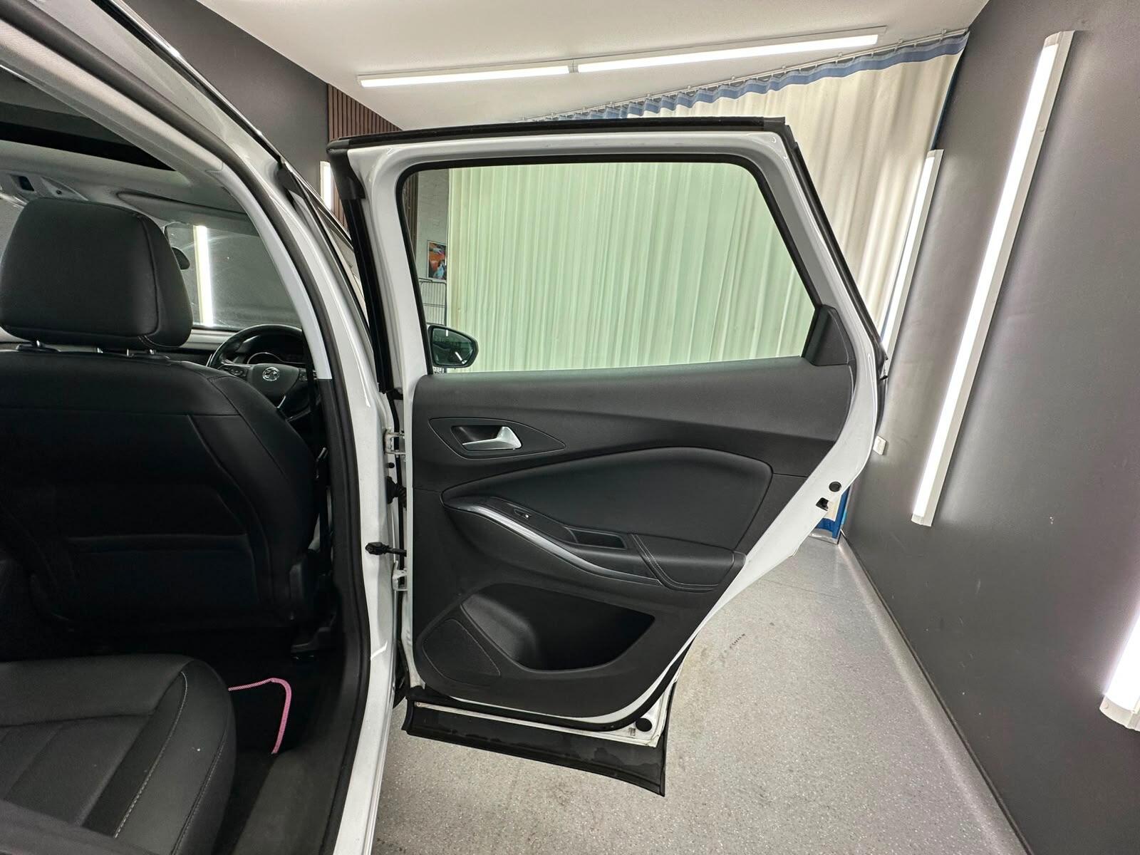 Vauxhall Grandland X view 15