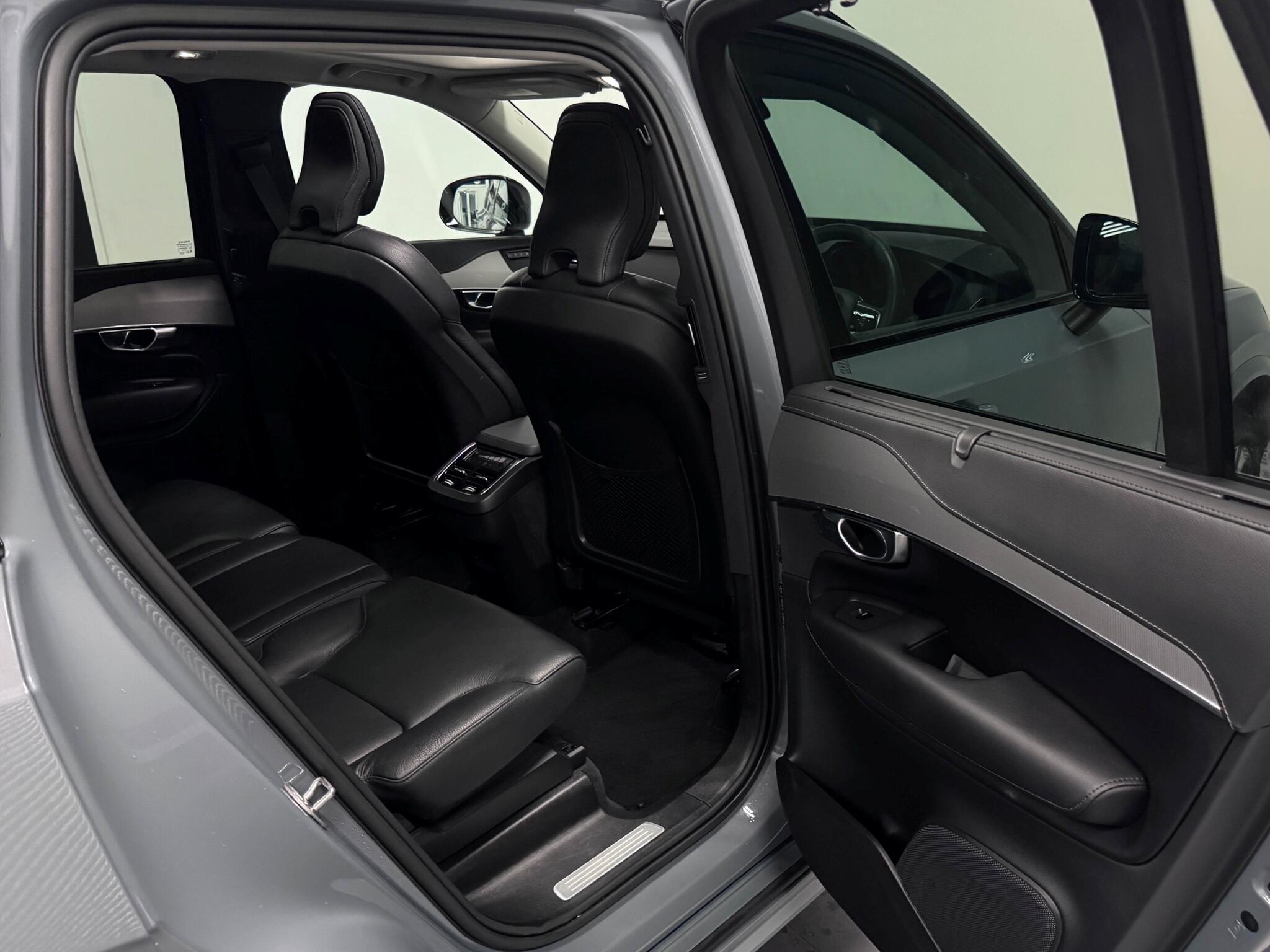 Volvo XC90 view 33