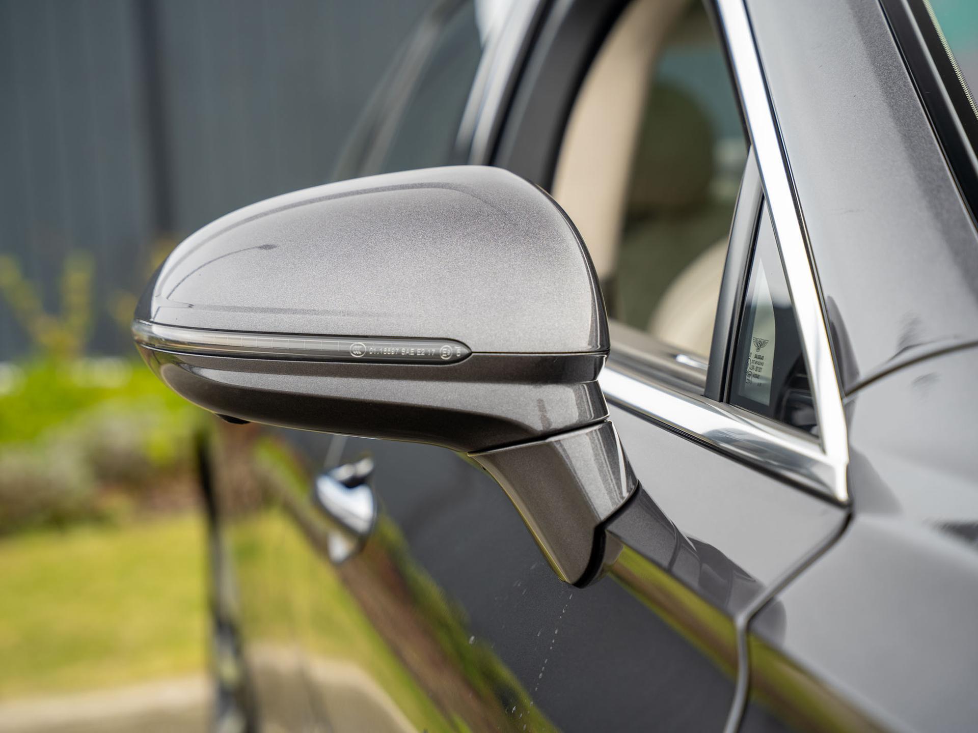 Bentley Flying Spur view 41