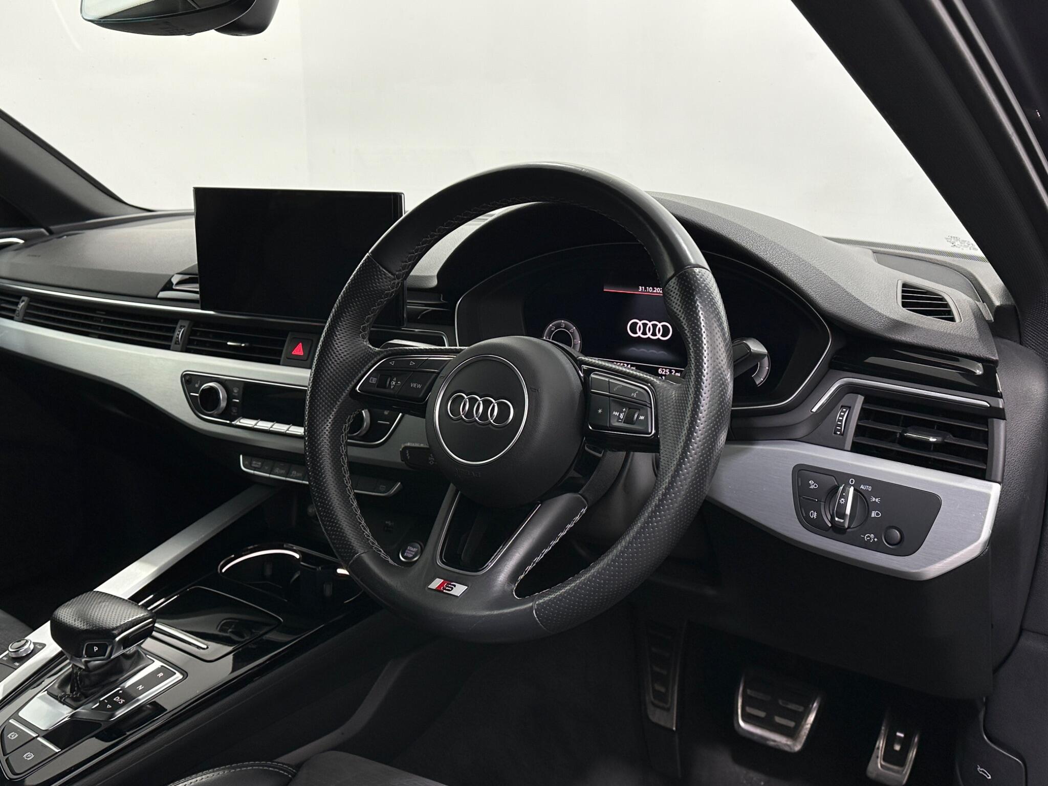 Audi A4 view 11