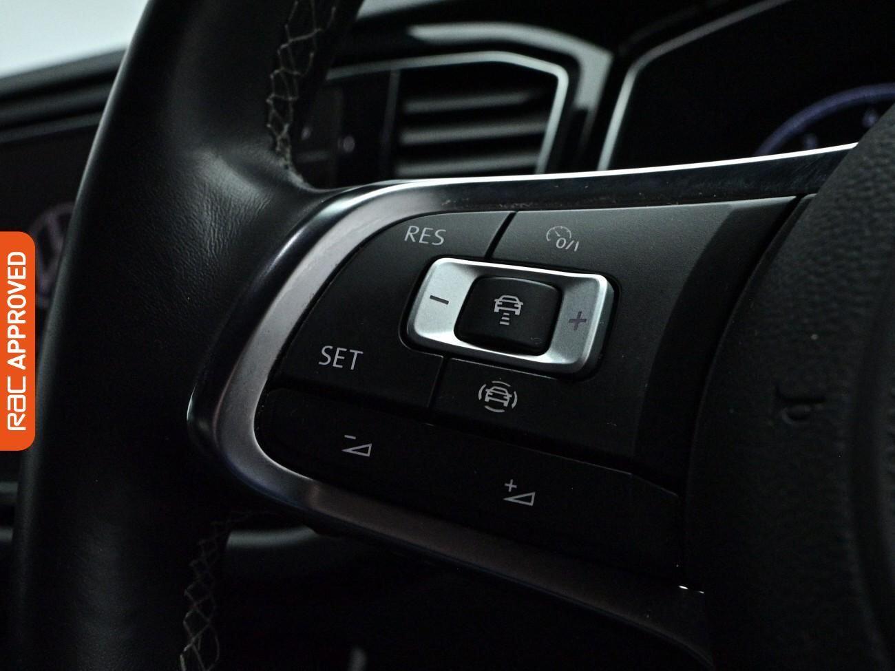 Volkswagen T-Roc view 18