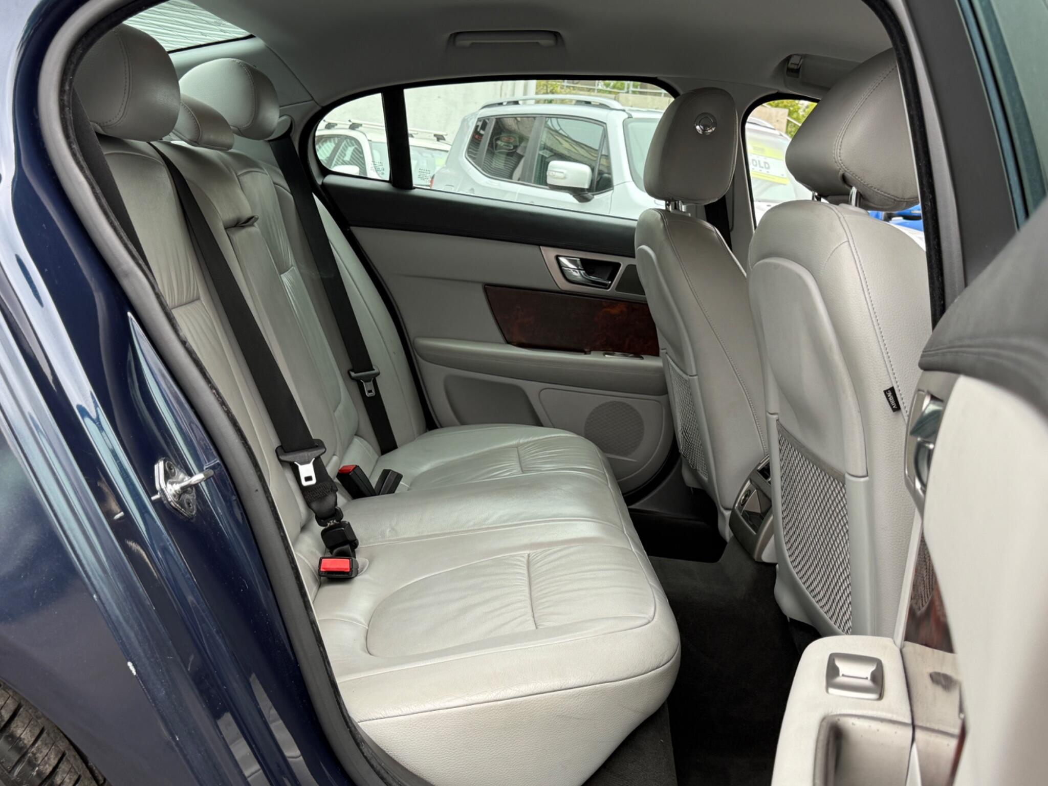 Jaguar XF - Image 35