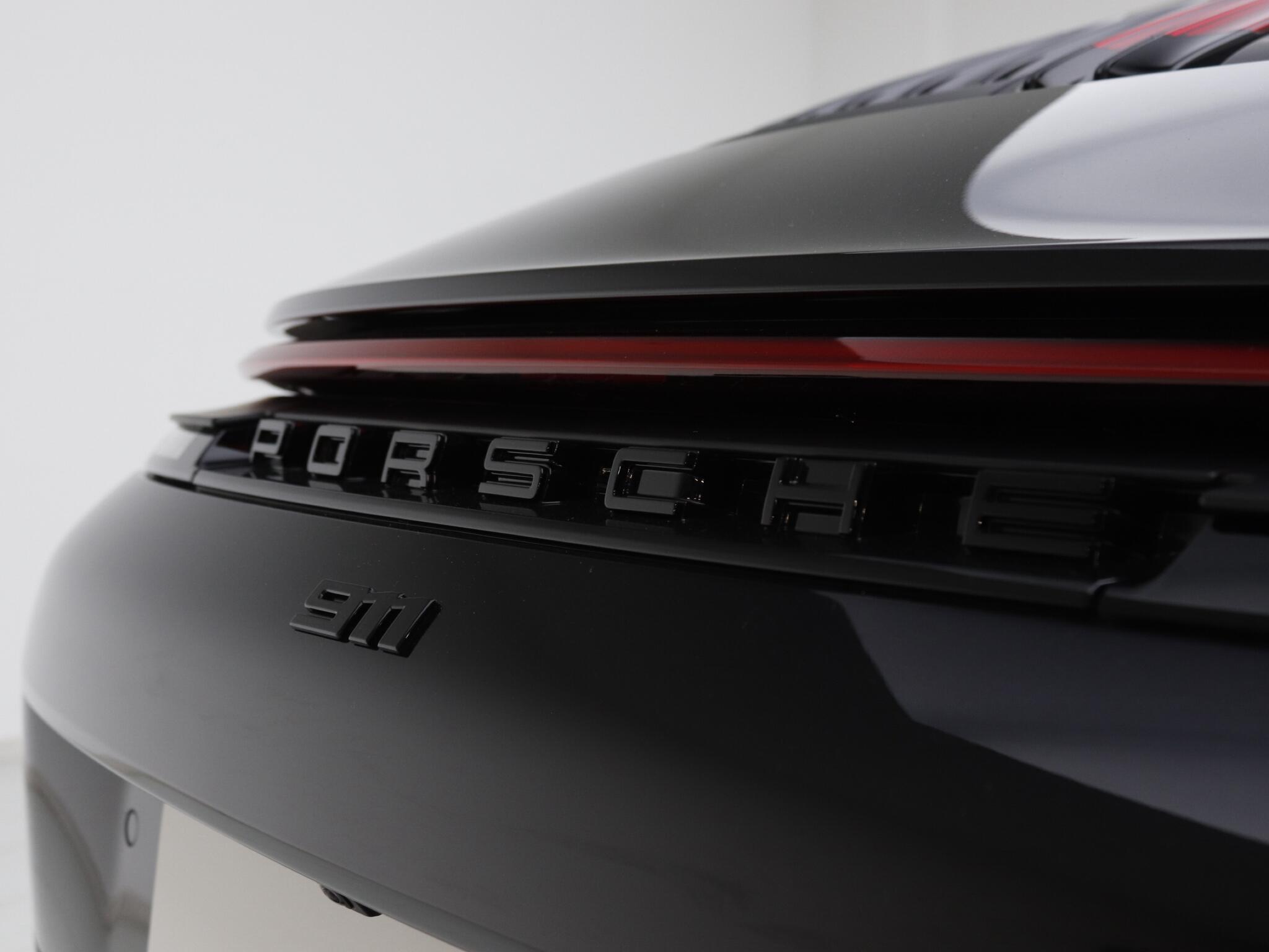 Porsche 911 view 19