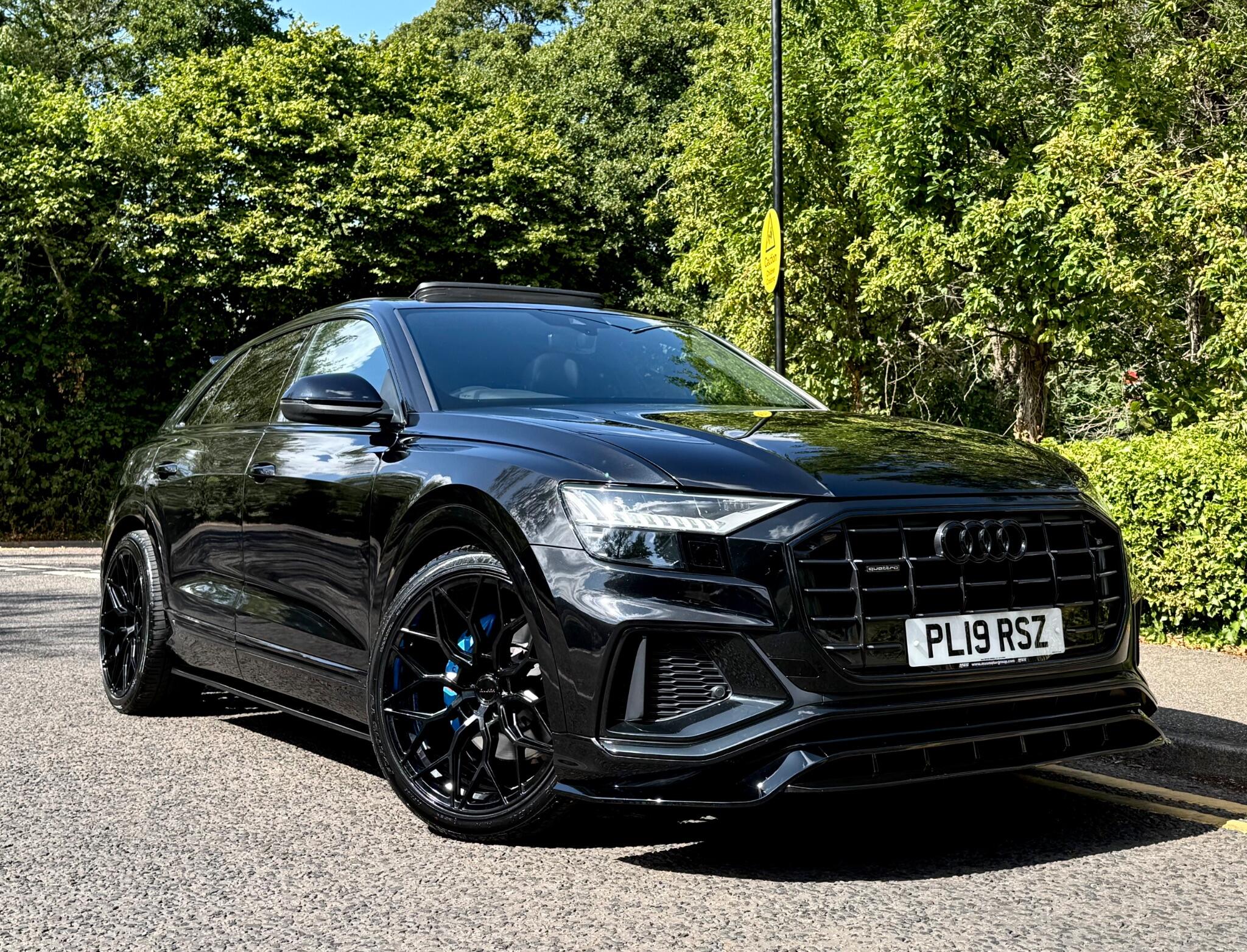 Audi Q8 view 16