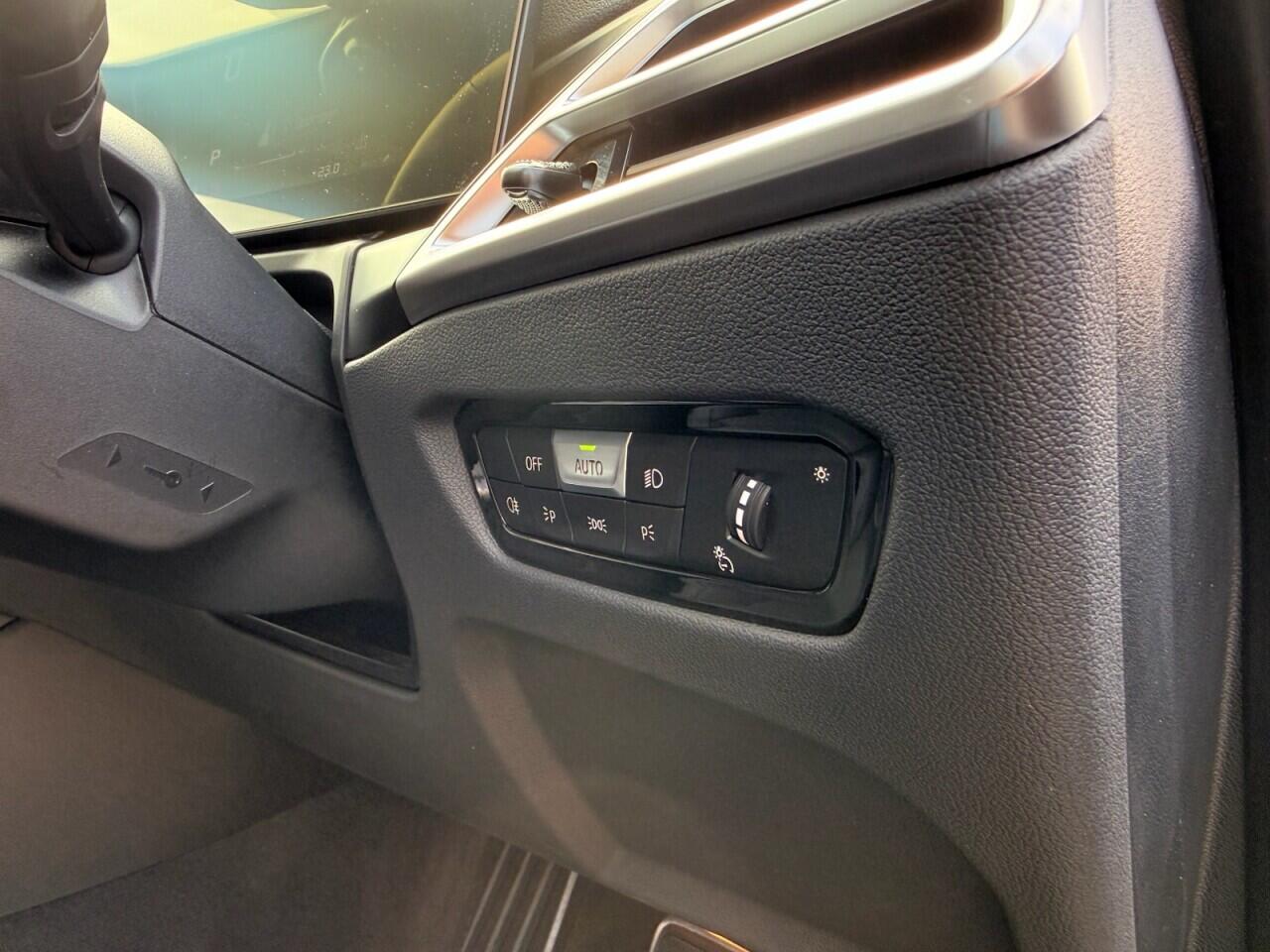 BMW 3 Series view 35