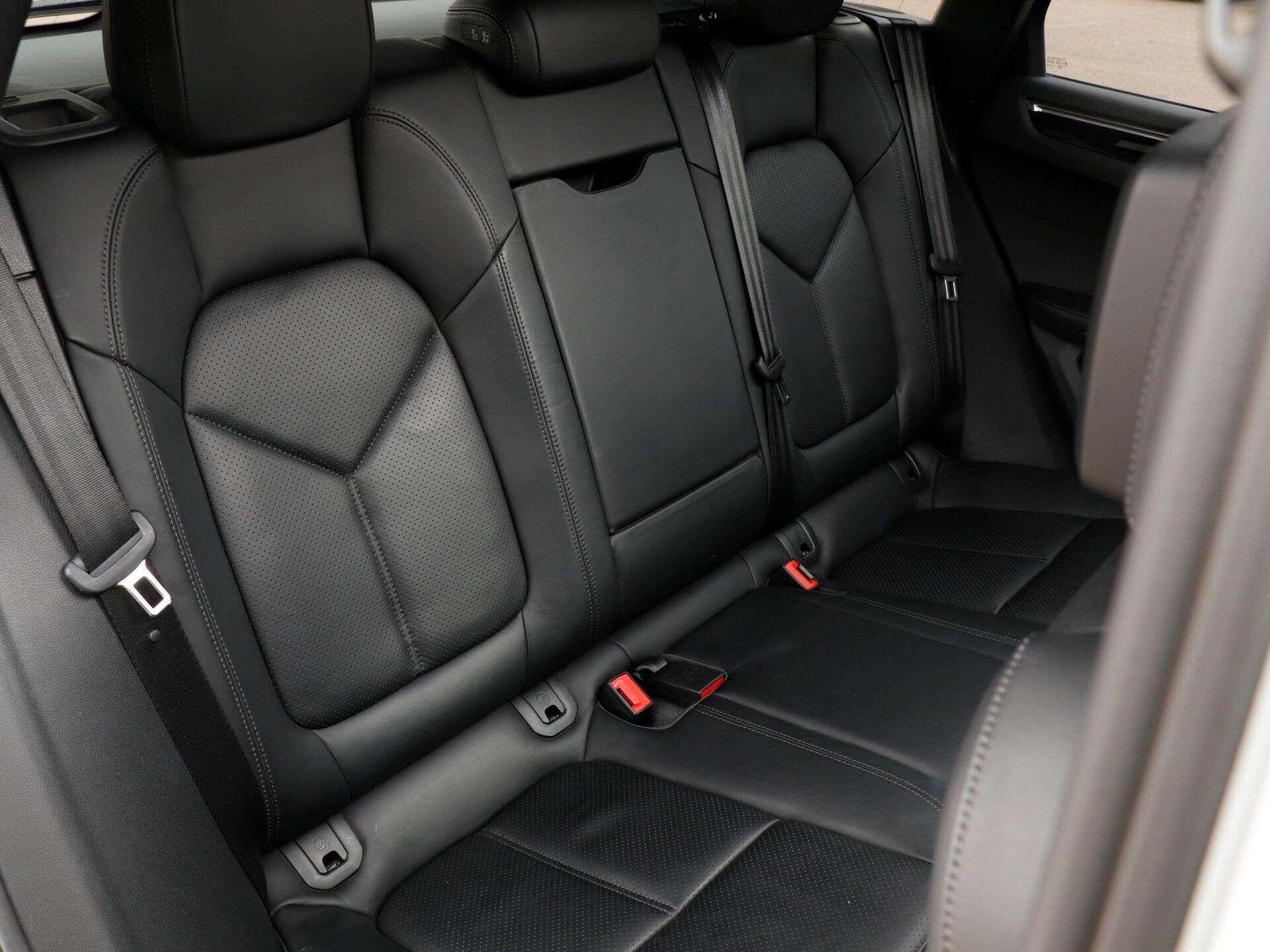 Porsche Macan view 24