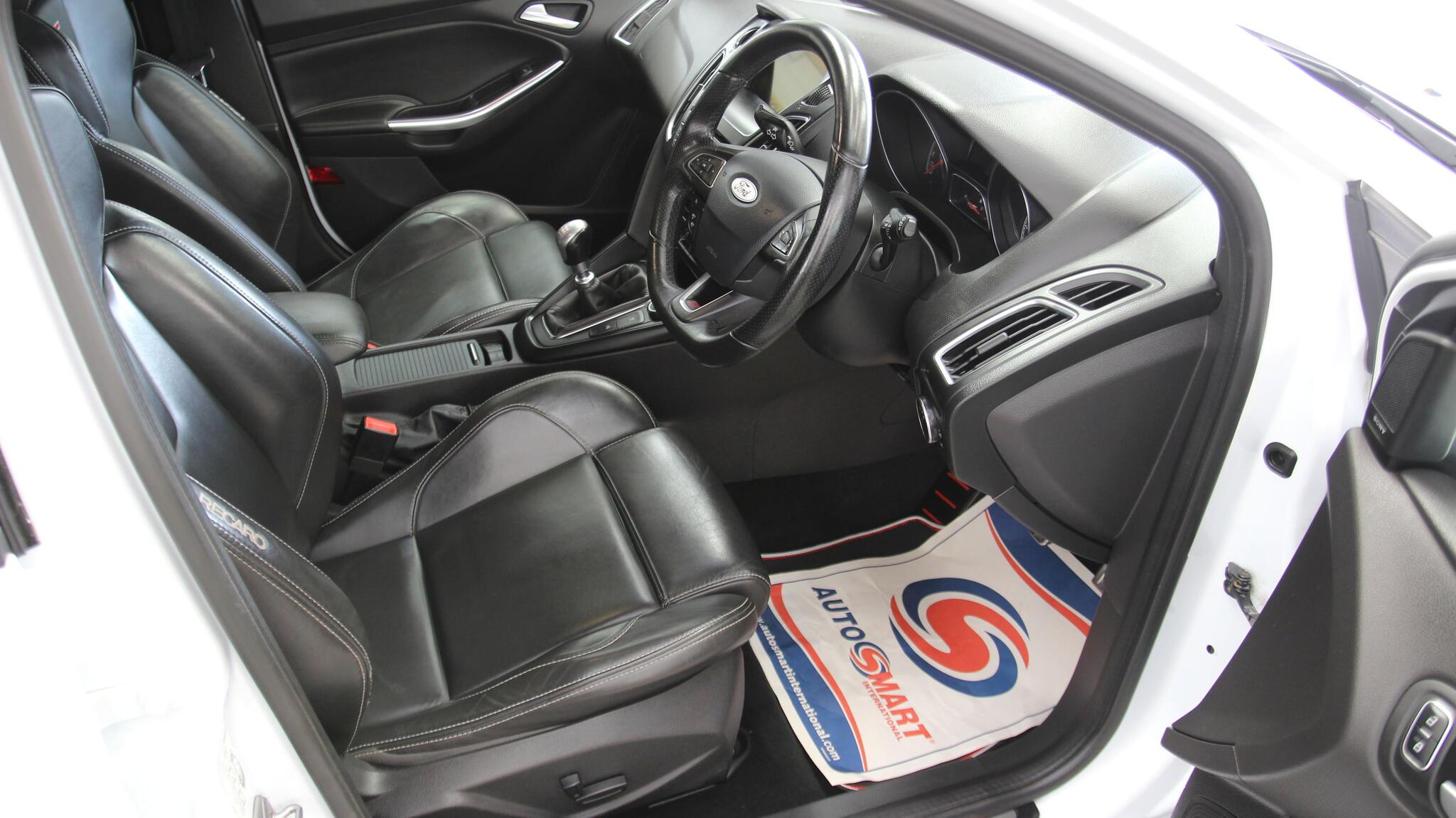 Ford Focus view 15