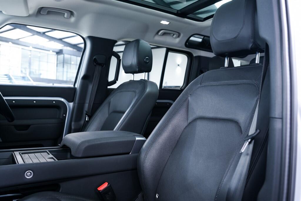 Land Rover Defender view 15