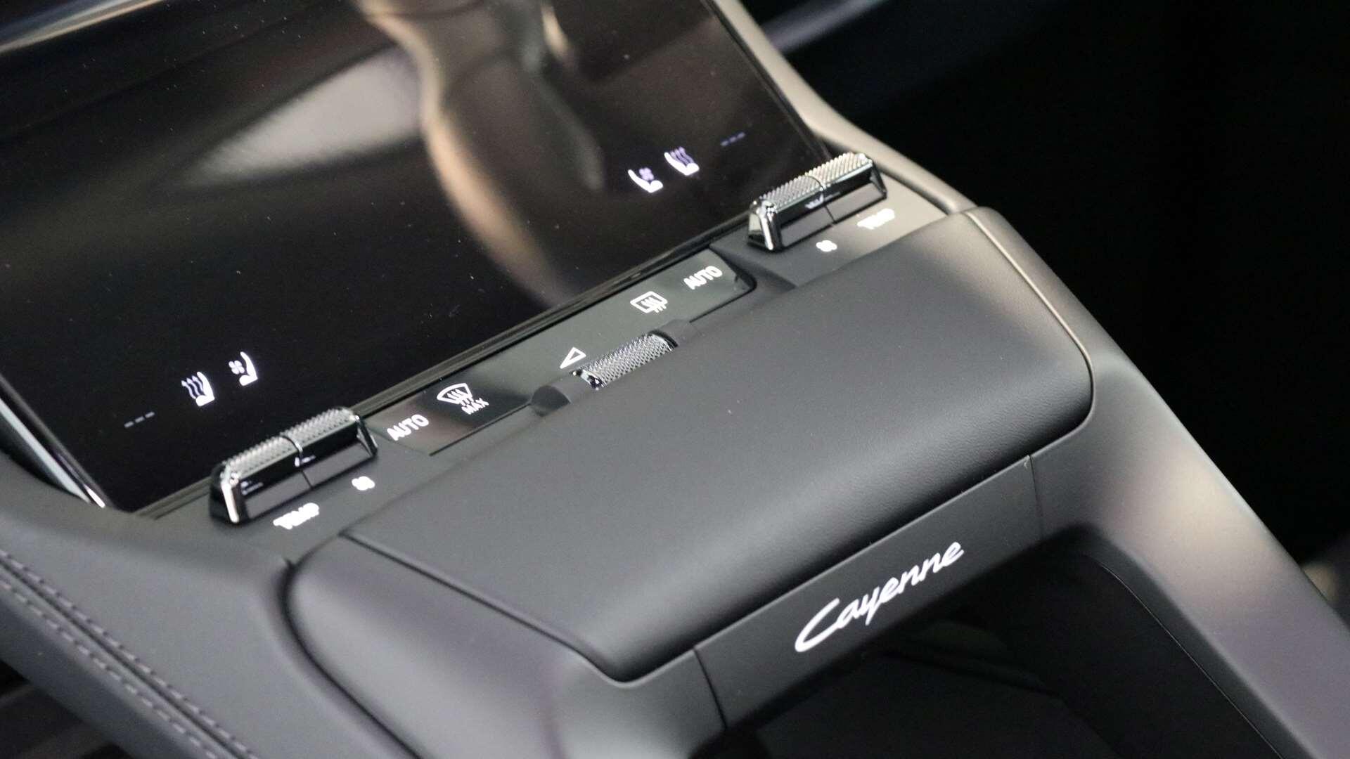 Porsche Cayenne view 21
