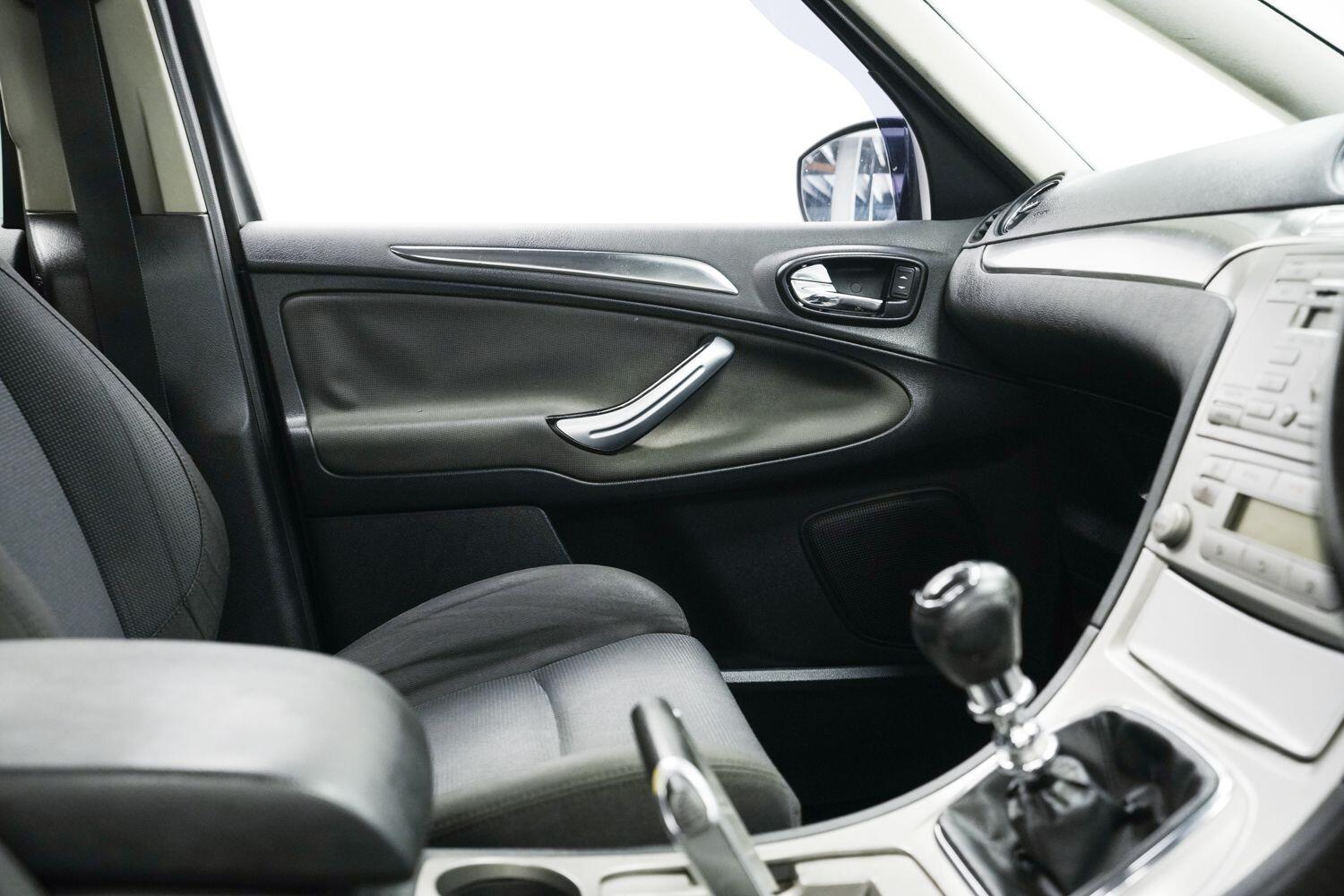 Ford S-Max view 19