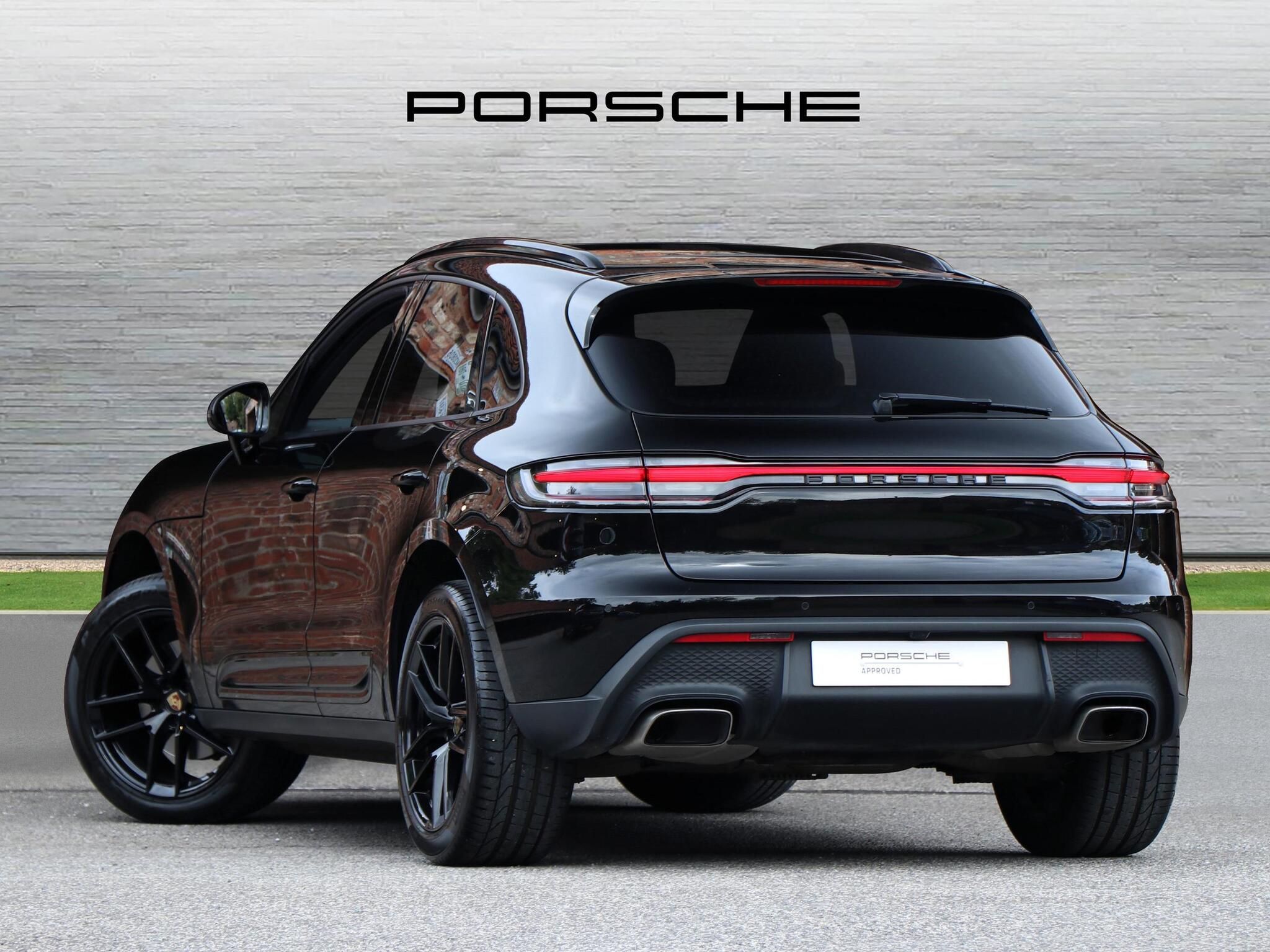 Porsche Macan view 3