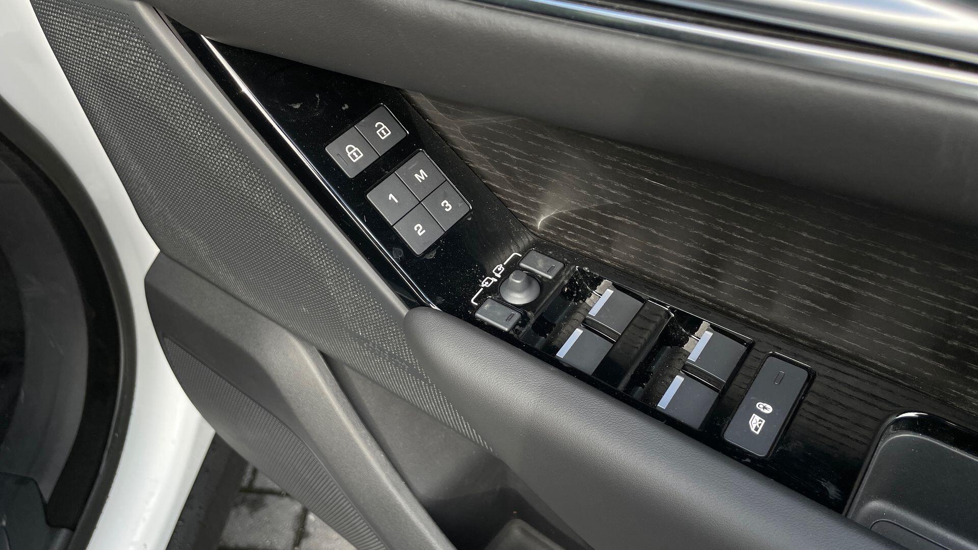 Land Rover Range Rover Velar view 25