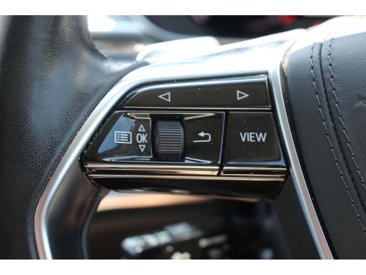 Audi A8 view 31