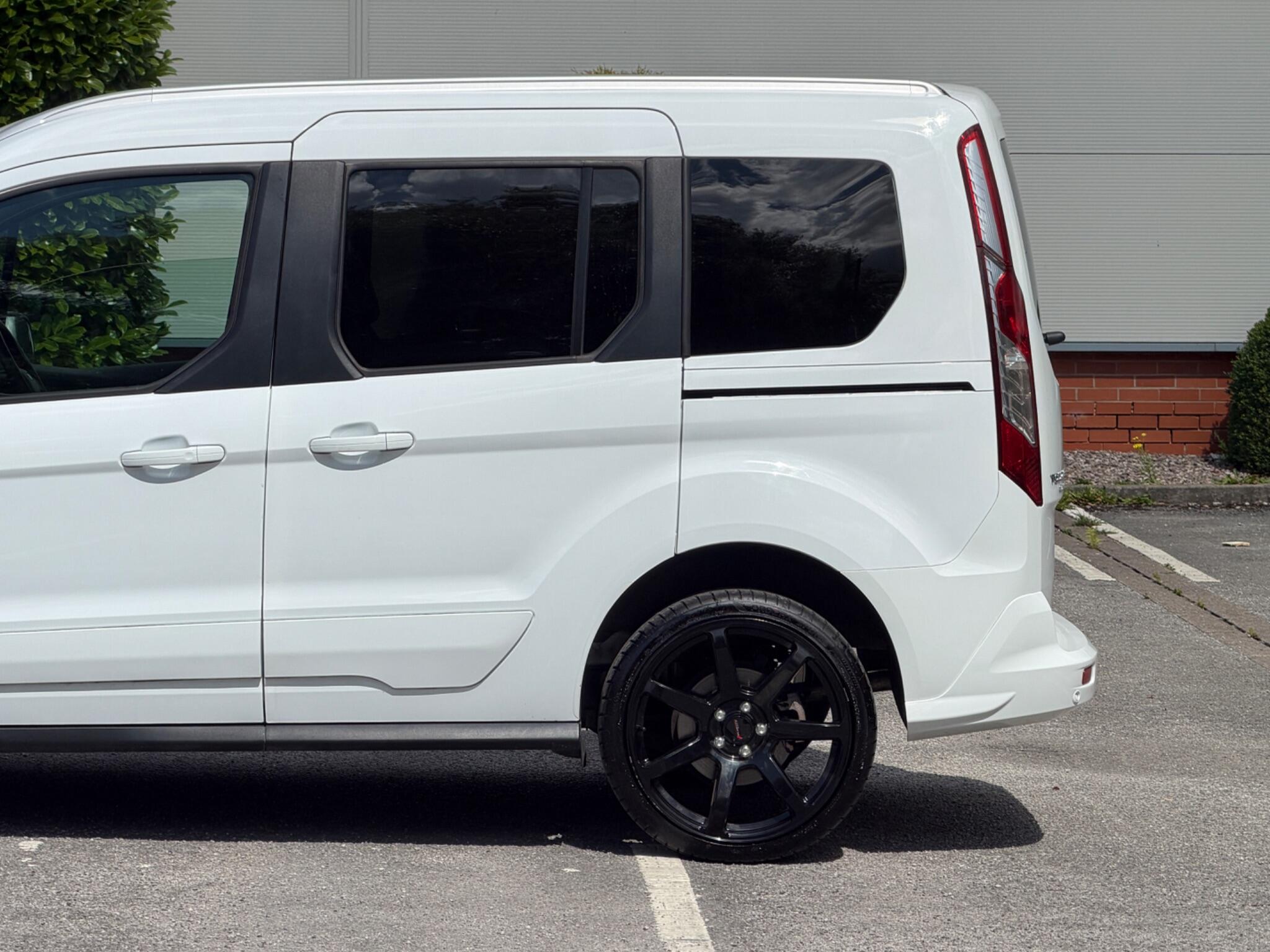 Ford Tourneo Connect view 15