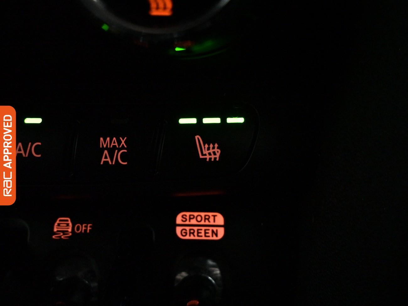 Mini Hatch view 19