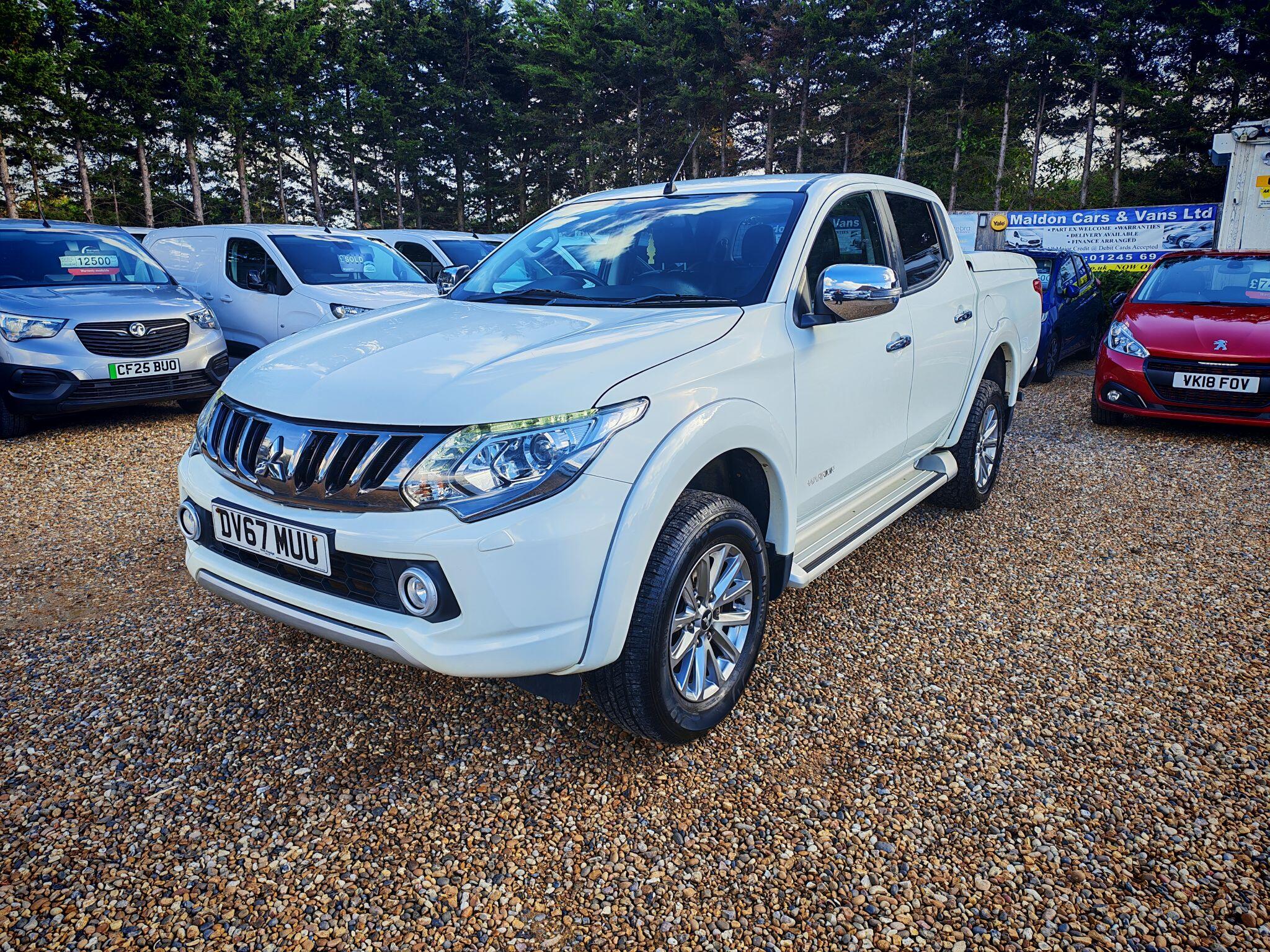 White 2017 Mitsubishi L200 Pickup Truck All-wheel drive Manual