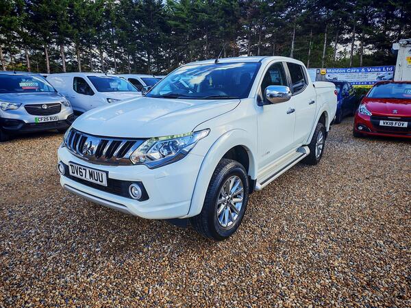 White 2017 Mitsubishi L200 Pickup Truck All-wheel drive Manual