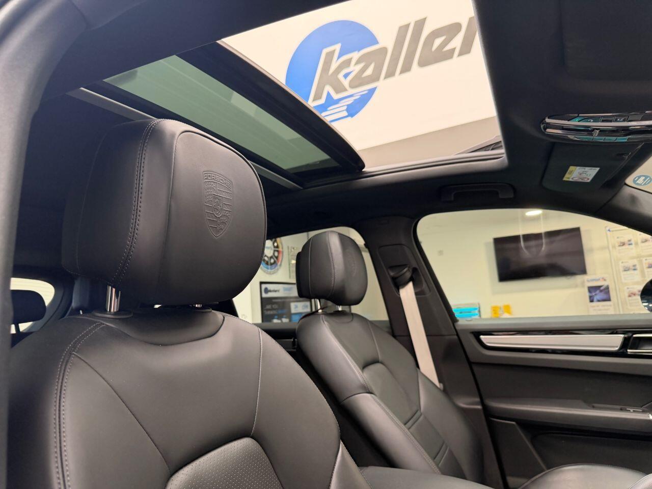 Porsche Cayenne view 32