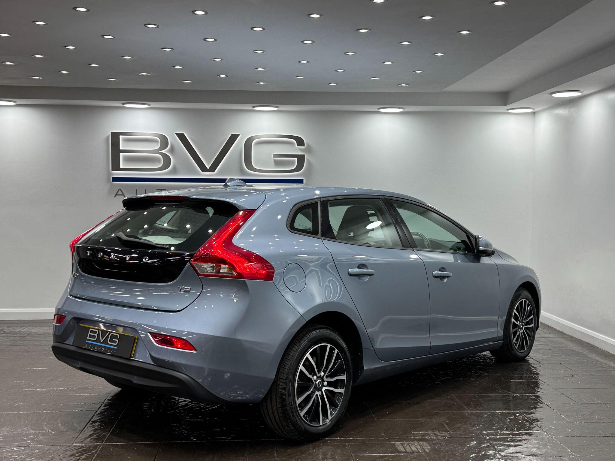 Volvo V40 view 9