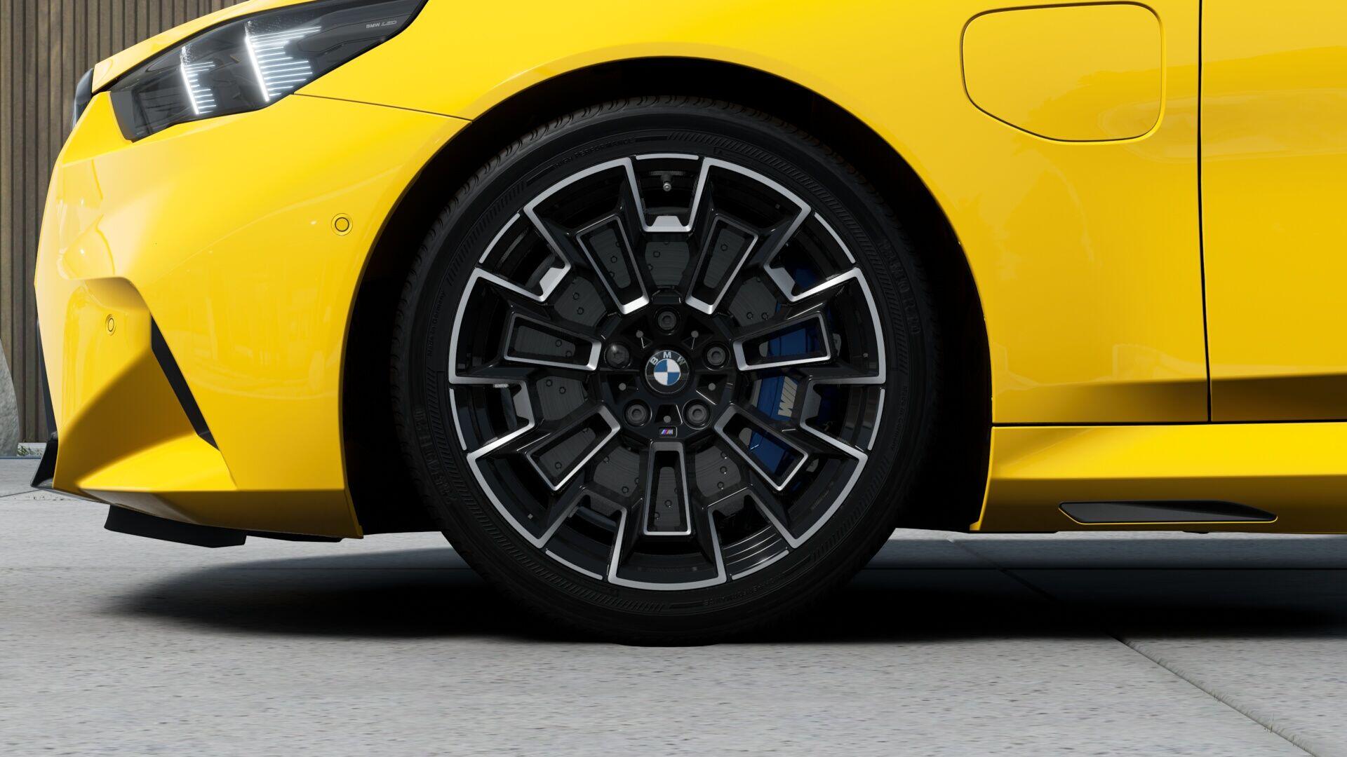 BMW M5 view 6