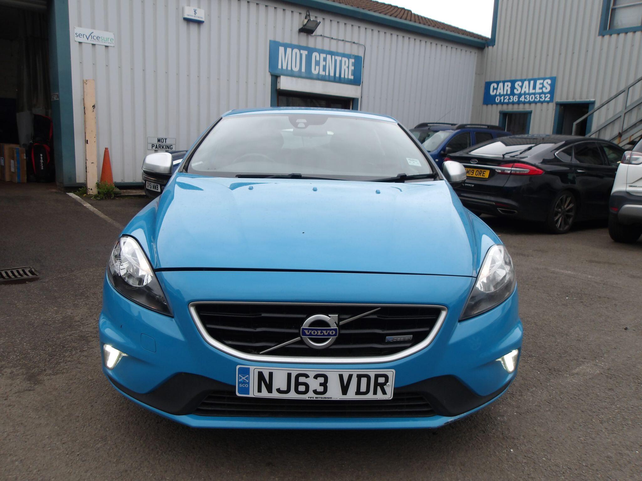 Volvo V40 view 2