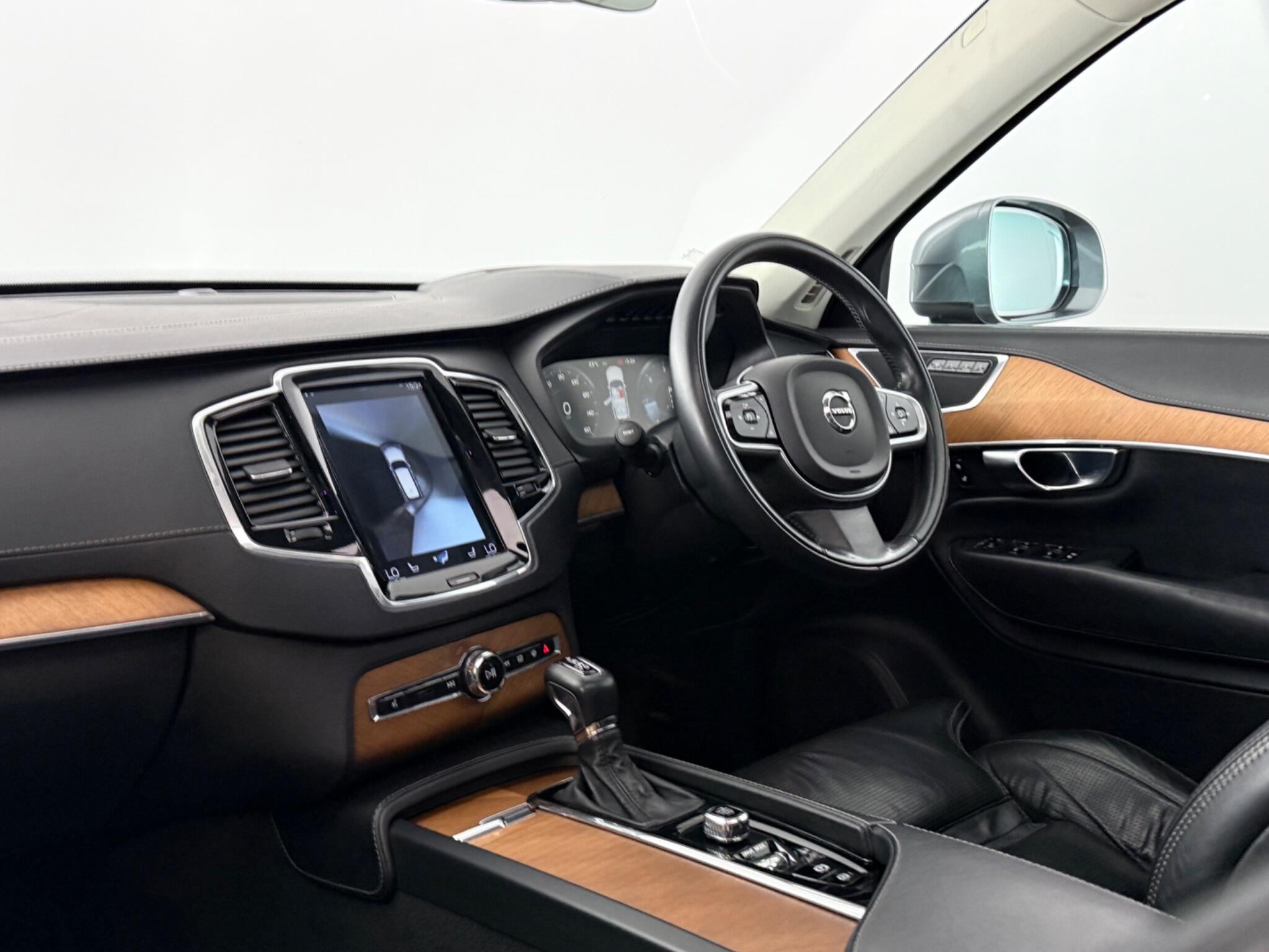 Volvo XC90 view 4