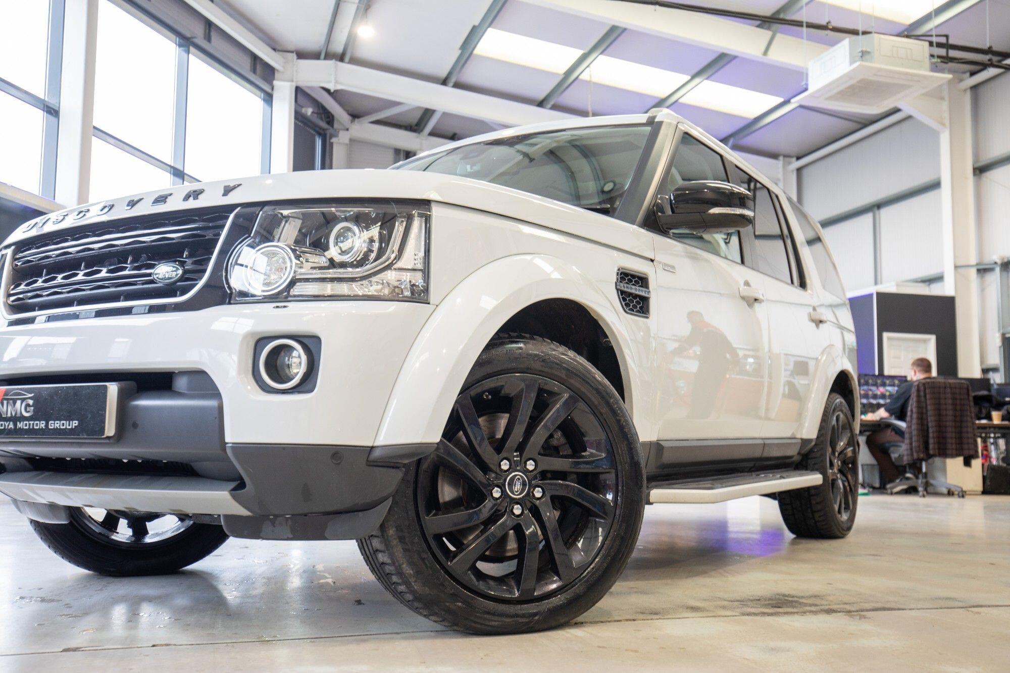 Land Rover Discovery view 6
