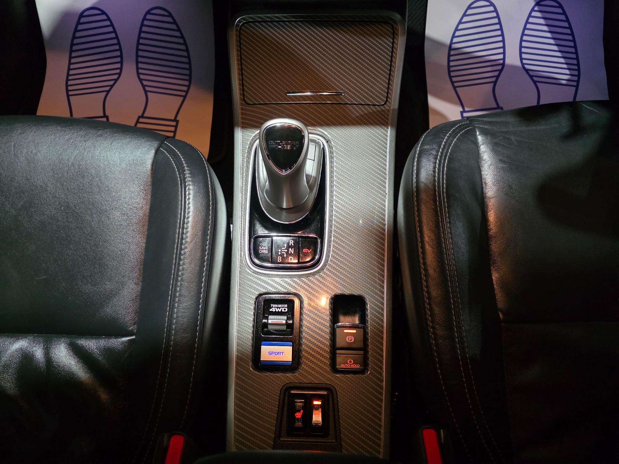 Mitsubishi Outlander view 9
