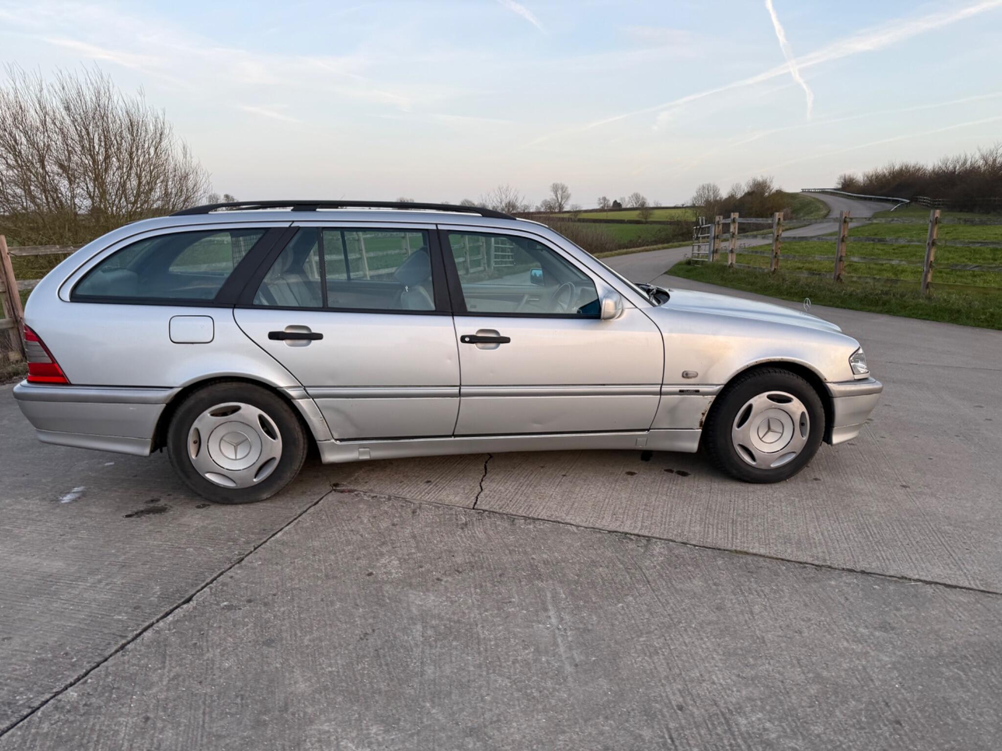 Mercedes-Benz C Class 2.4 C240 Classic 5dr — photo 18 of 66