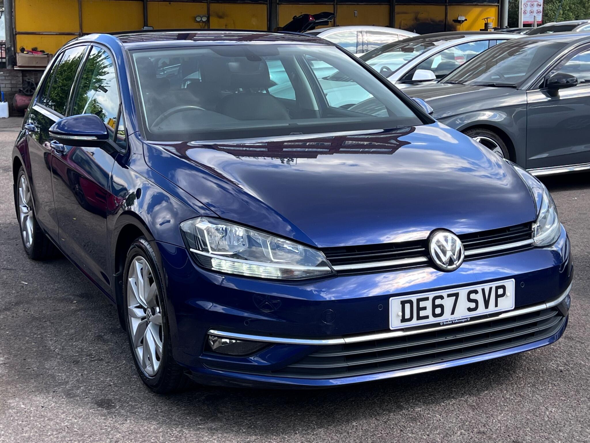 Volkswagen Golf view 5