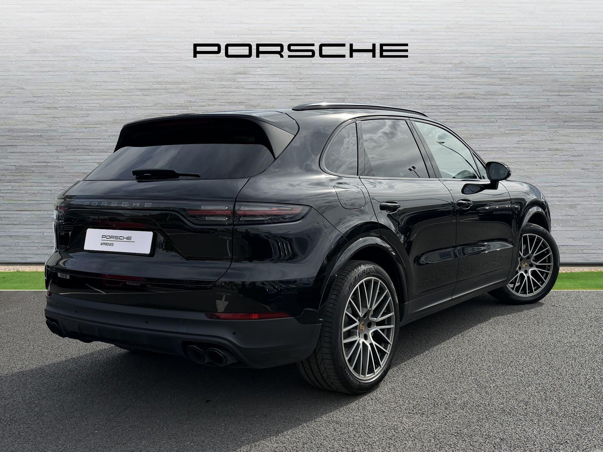 Porsche Cayenne view 35
