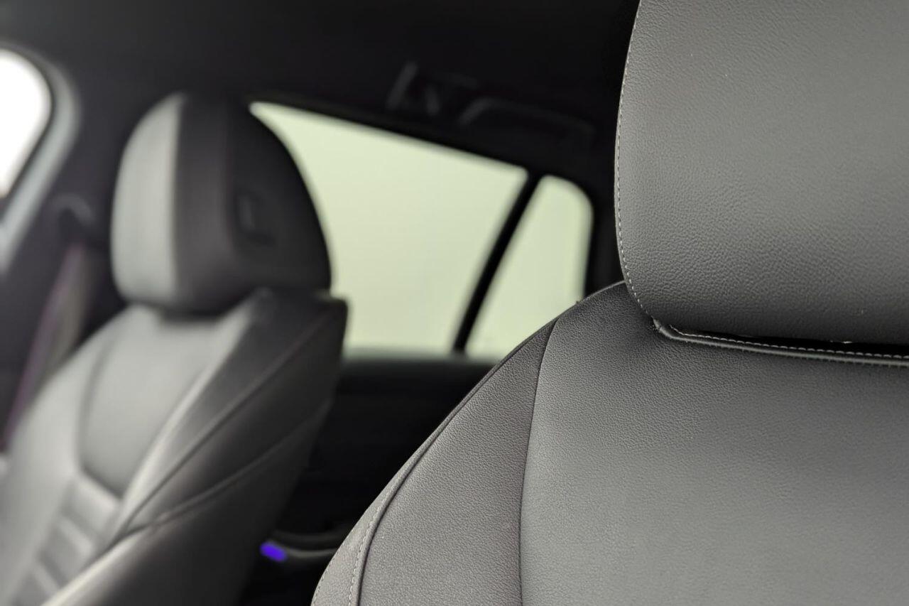 BMW 3 Series view 25