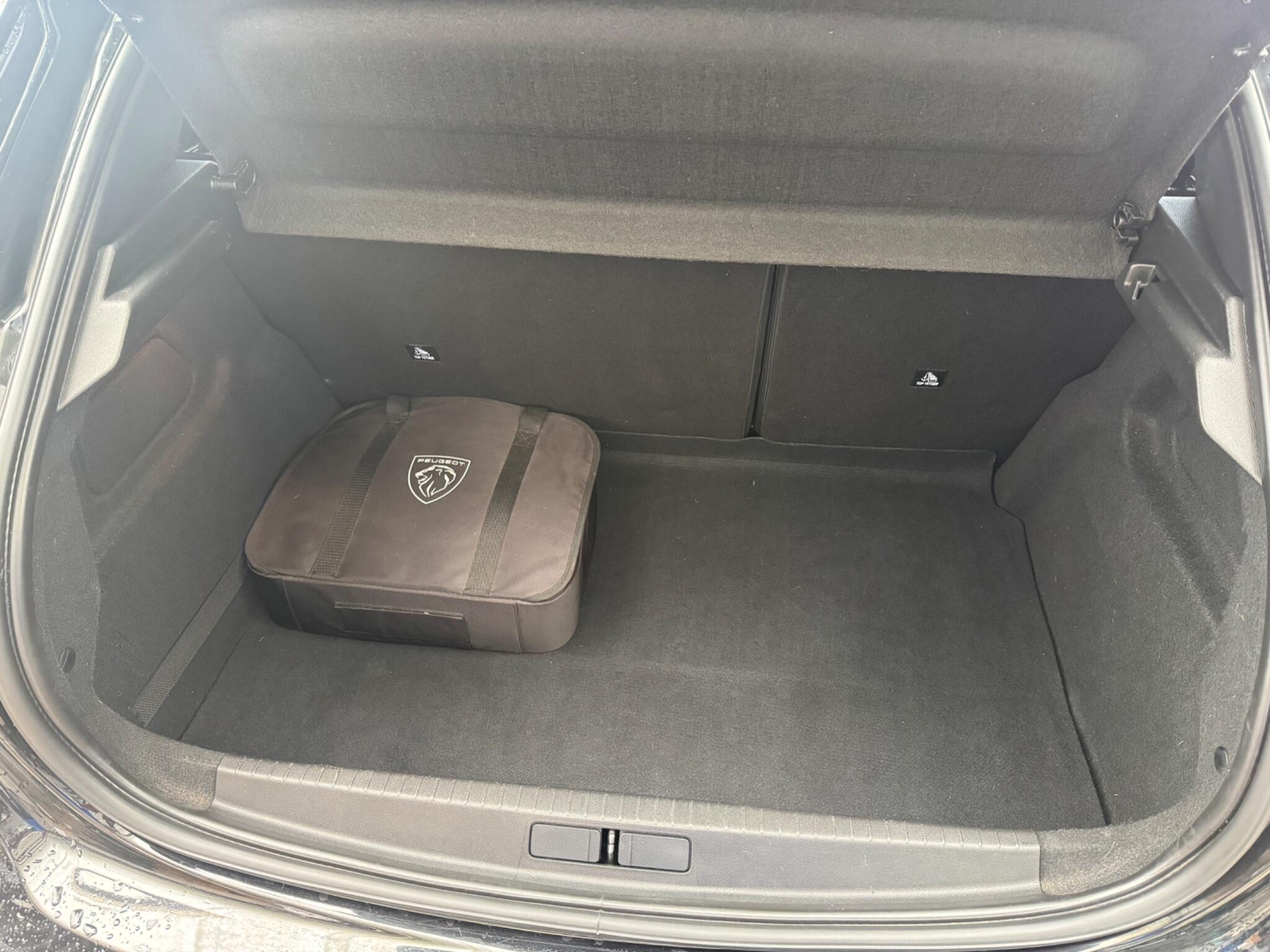 Peugeot E-208 view 19