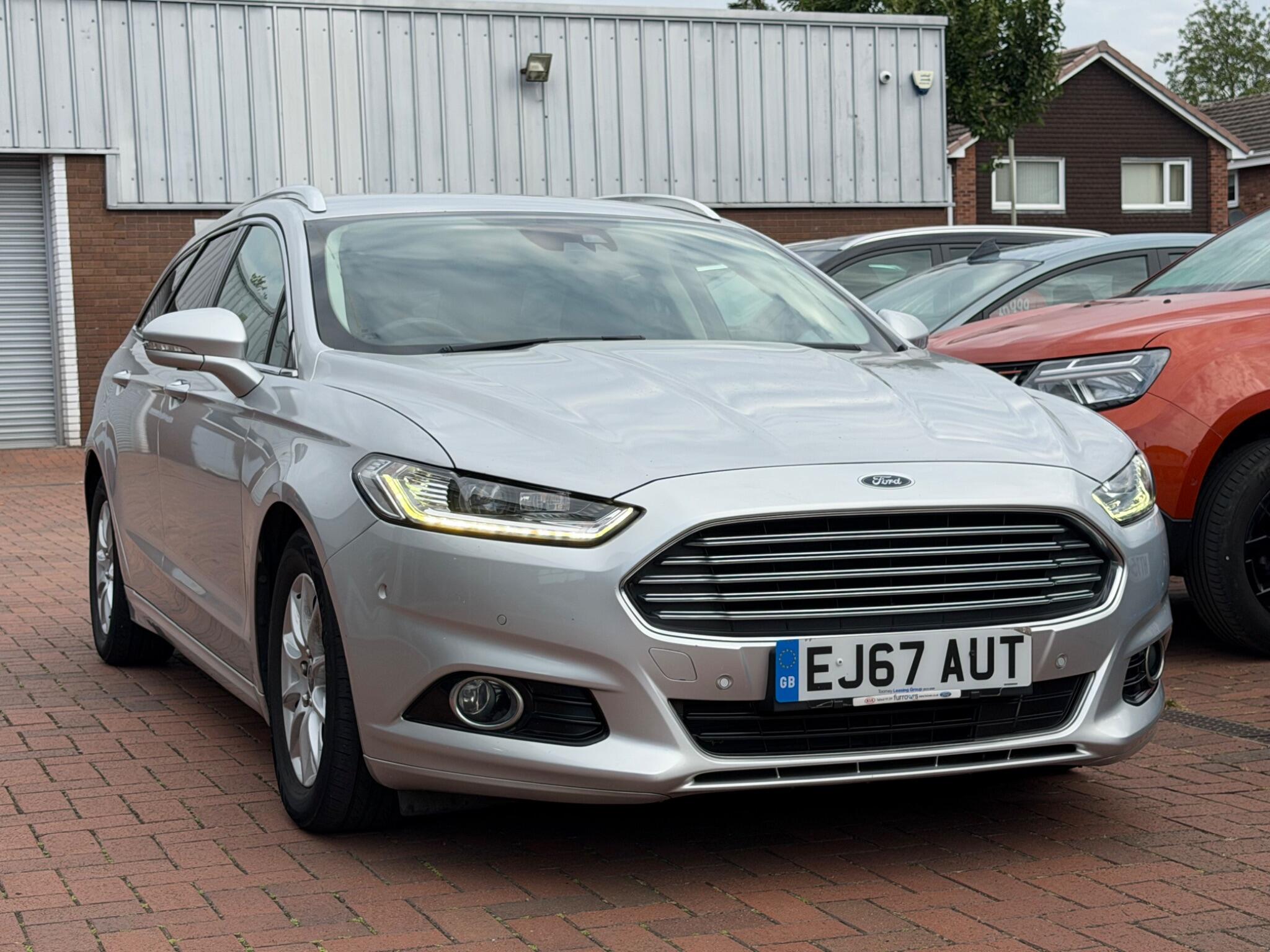 Ford Mondeo view 31