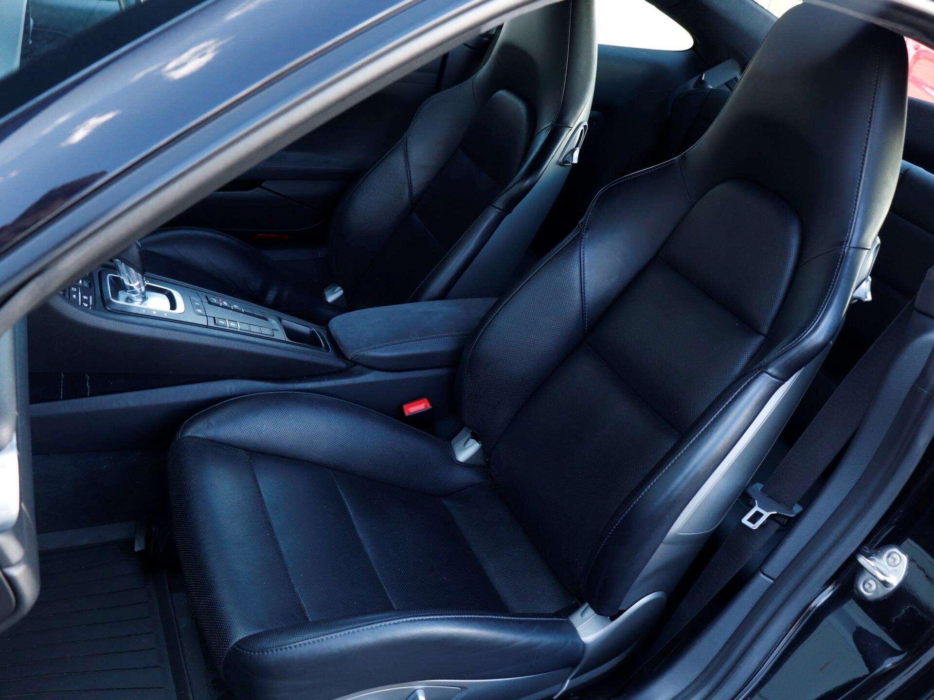 Porsche 911 view 24
