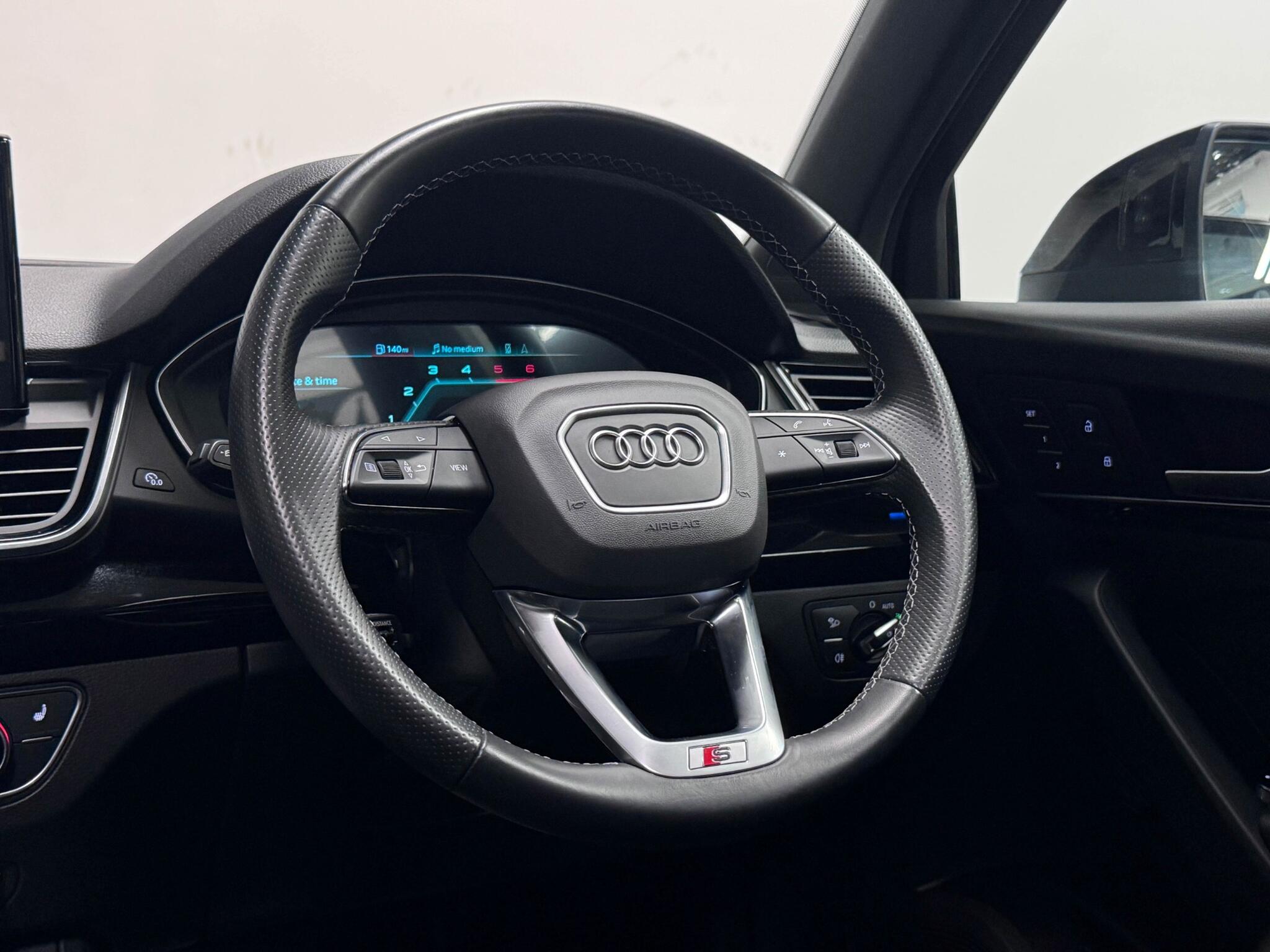 Audi Q5 view 33