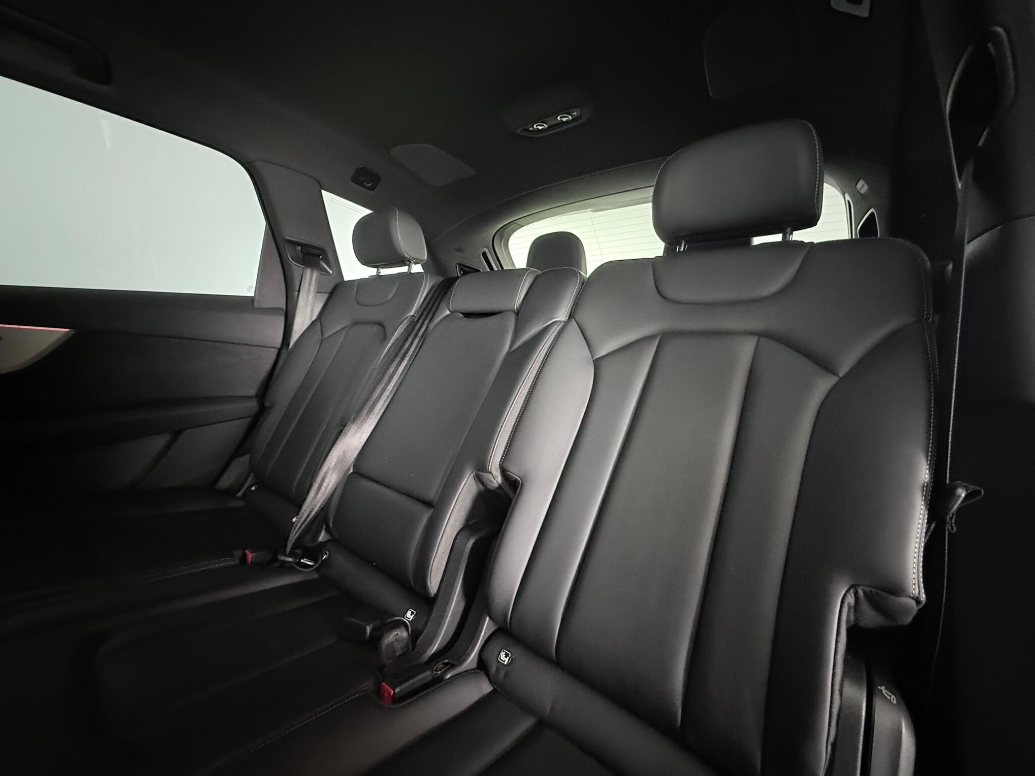 Audi Q7 view 31