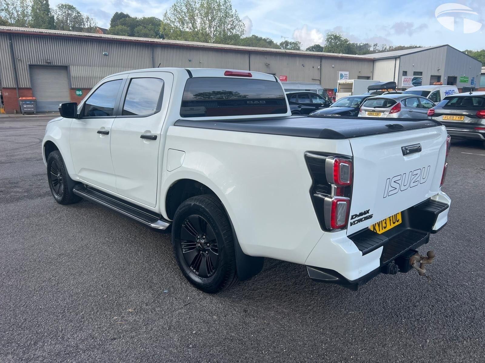 Isuzu D-Max view 9