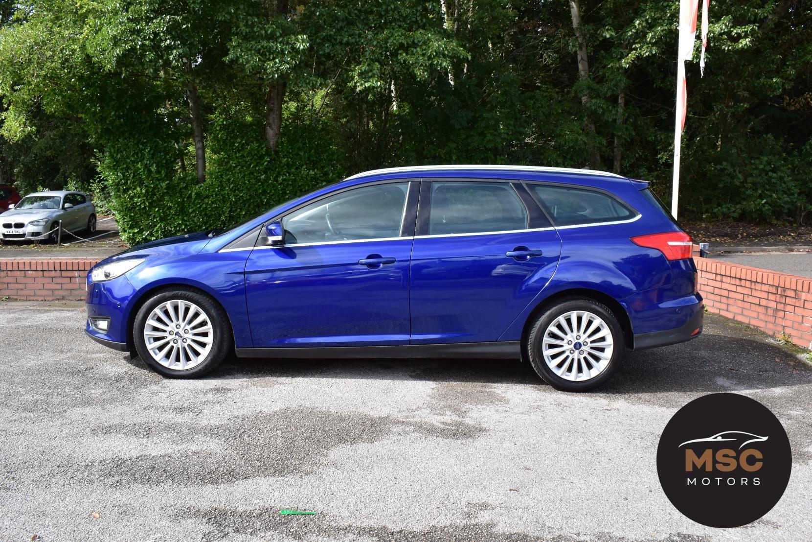 Ford Focus view 10