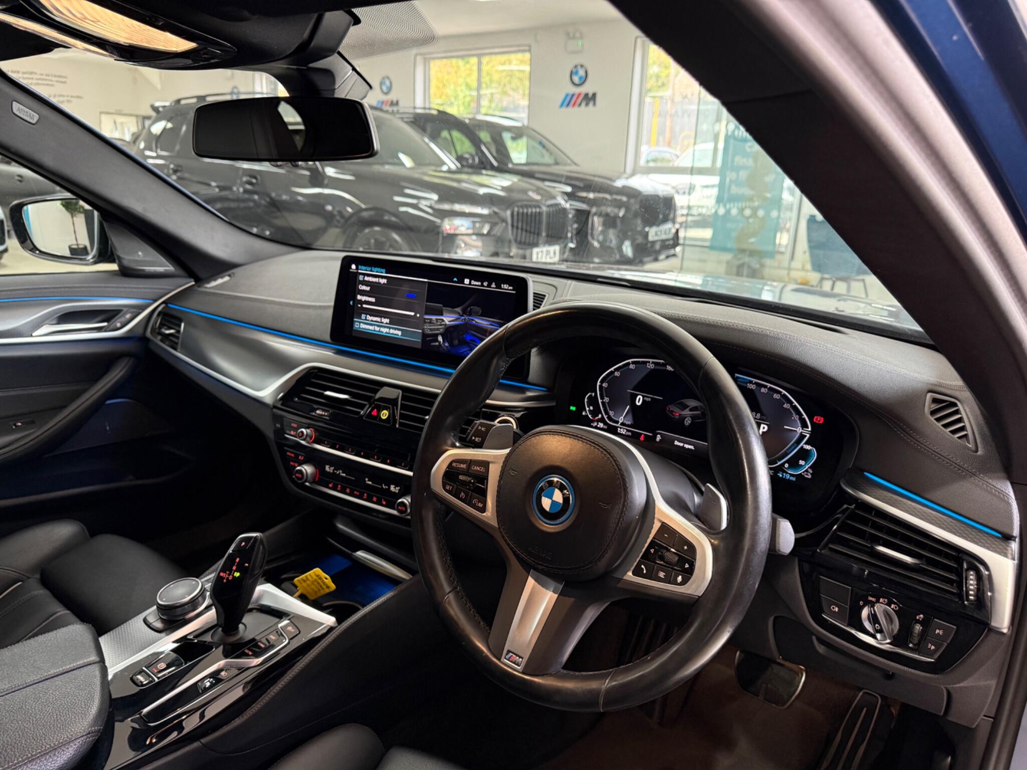 BMW 5 Series view 18