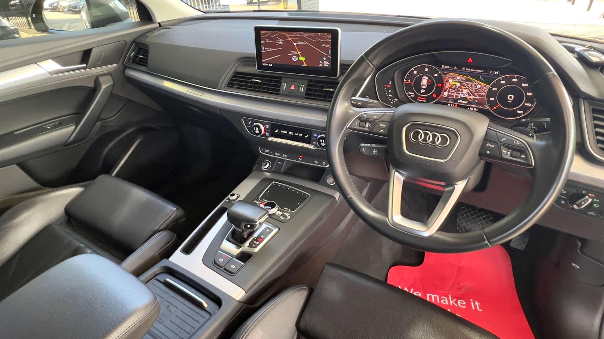 Audi Q5 view 4