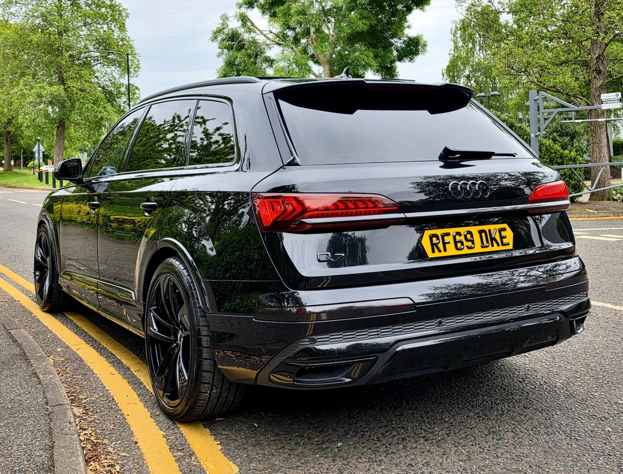Audi Q7 view 18