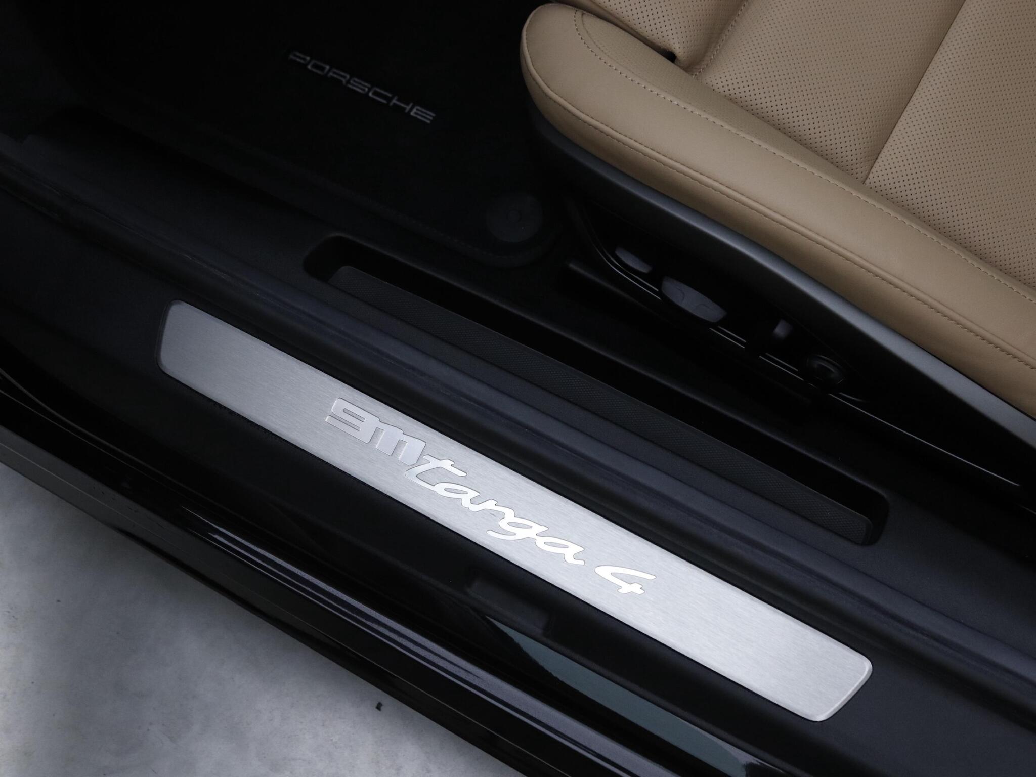 Porsche 911 view 23